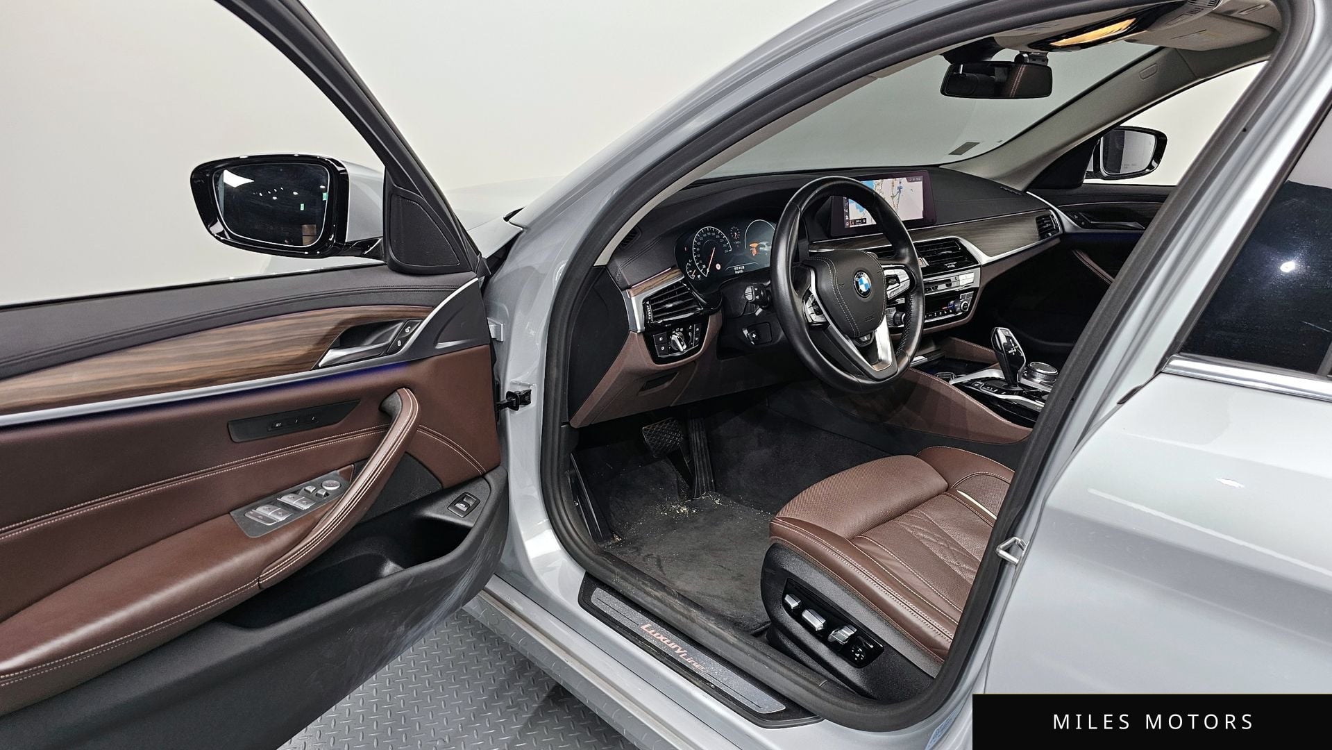 BMW 5 Series (G30) 2019 — миниатюра 11