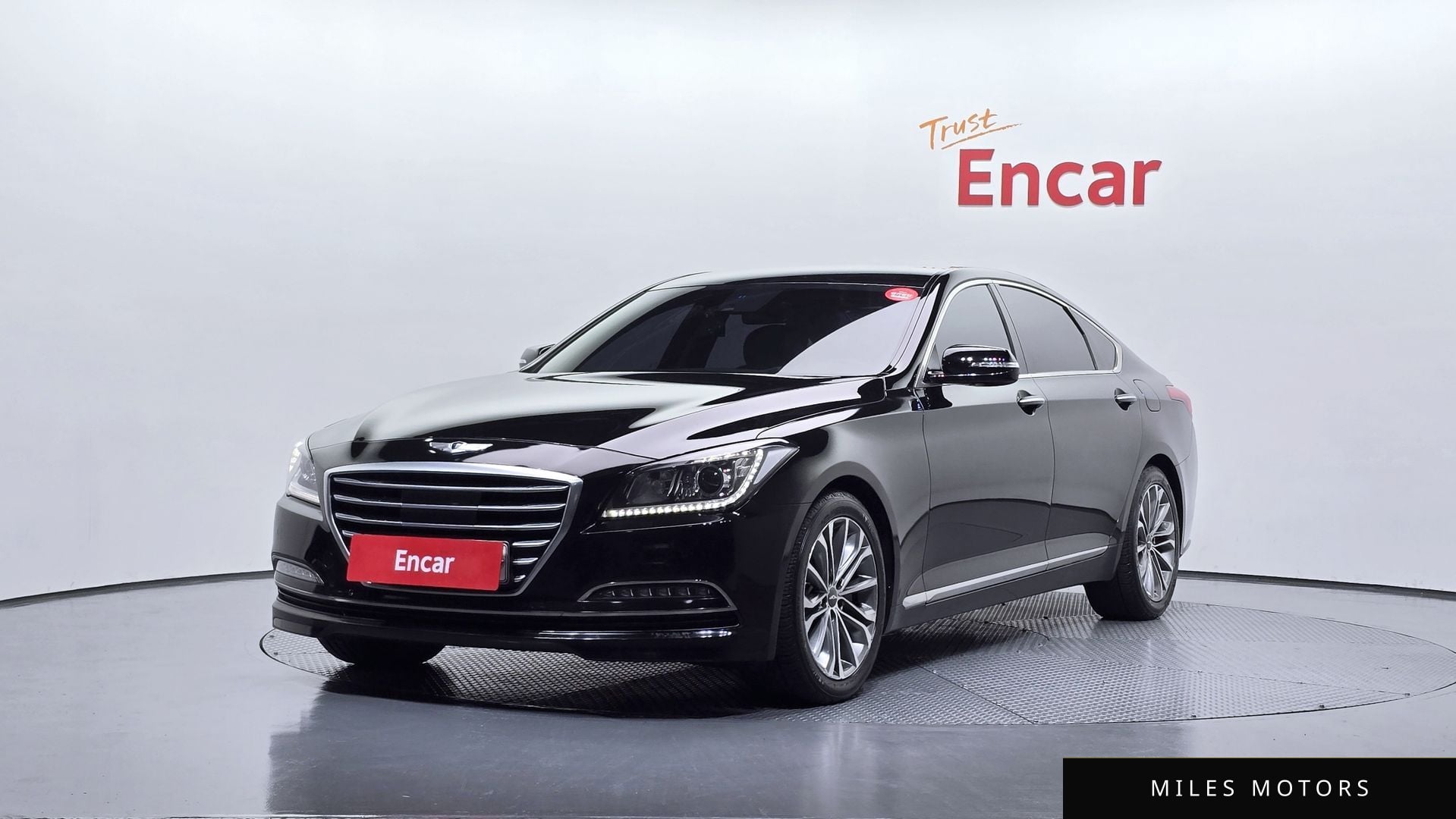 Hyundai Genesis 2015 — фото 1 из 12