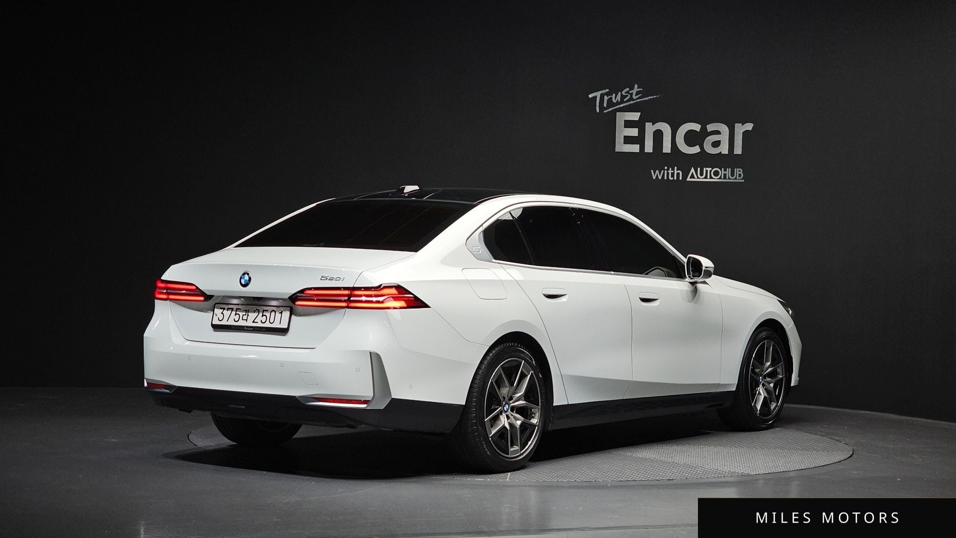 BMW 5 Series (G60) 2024 — миниатюра 2