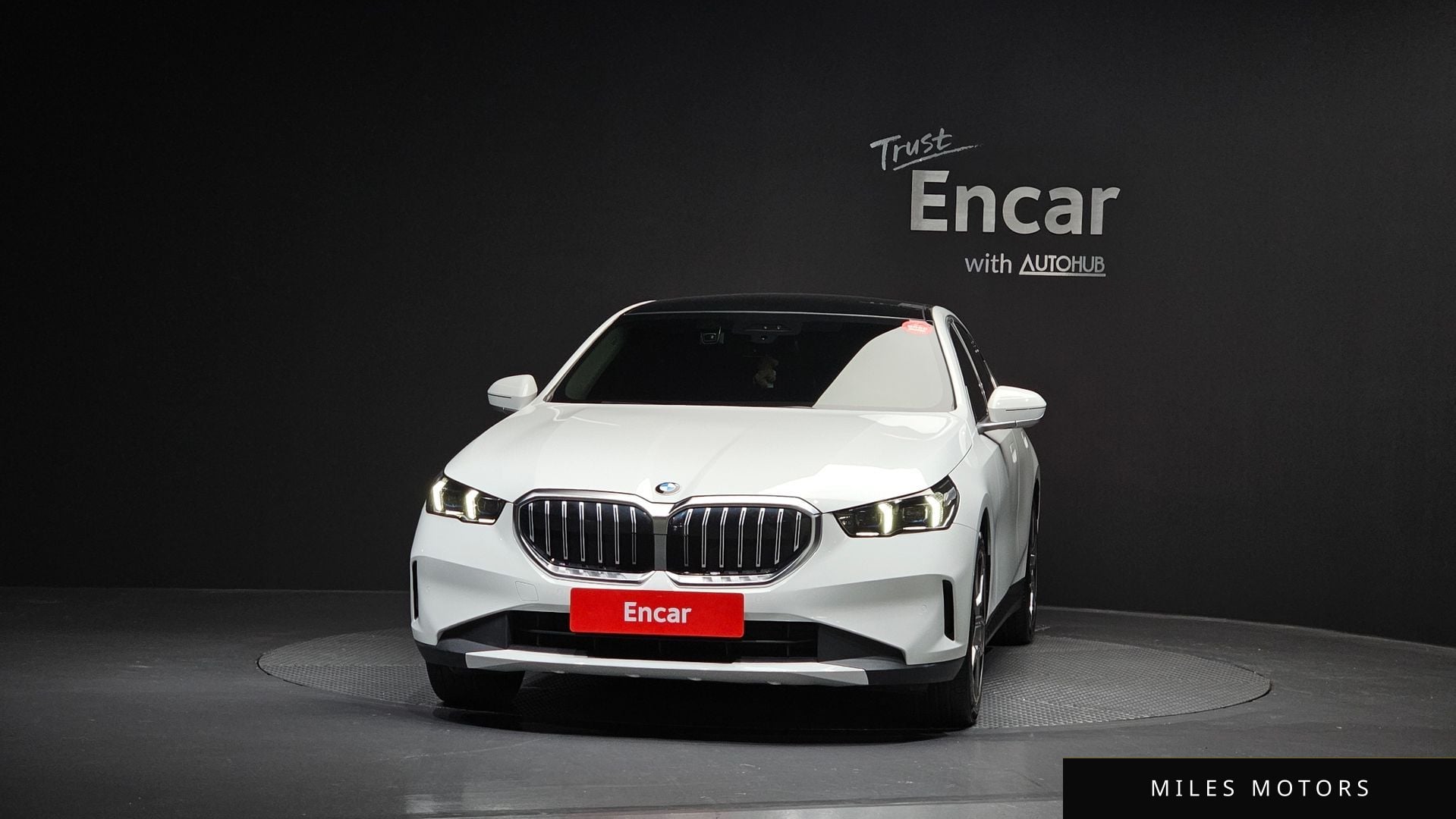 BMW 5 Series (G60) 2024 — миниатюра 3