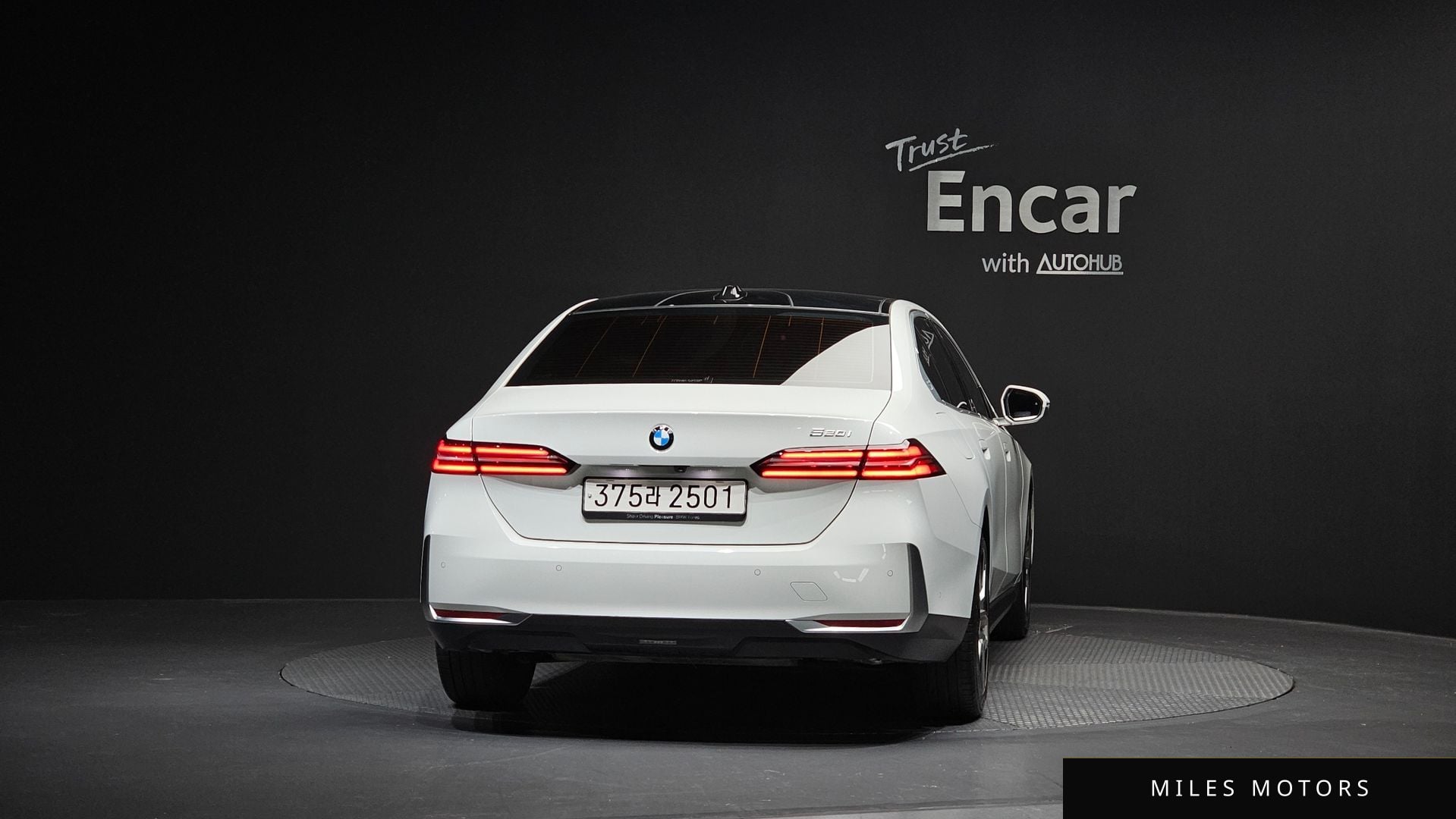 BMW 5 Series (G60) 2024 — миниатюра 4