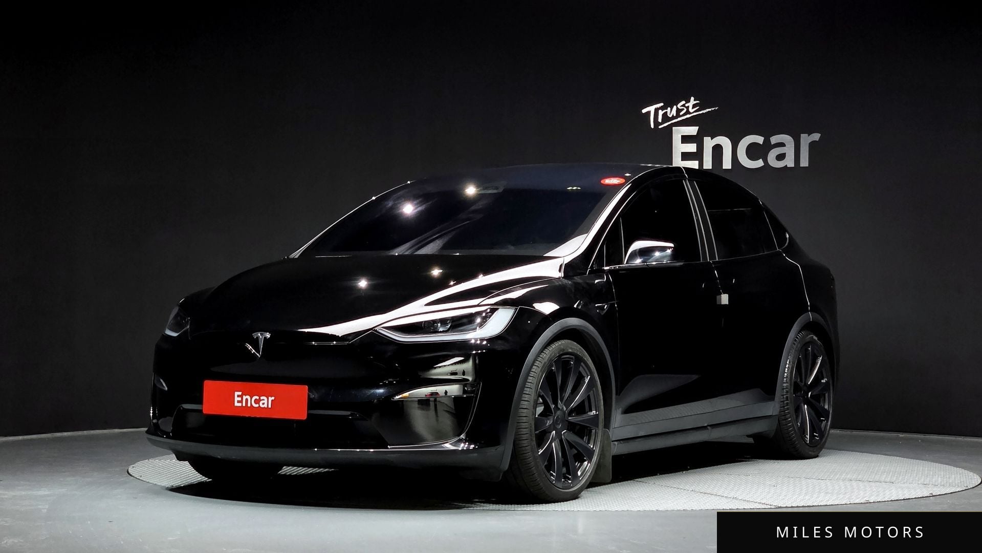 Tesla Model X 2023 — фото 1 из 12
