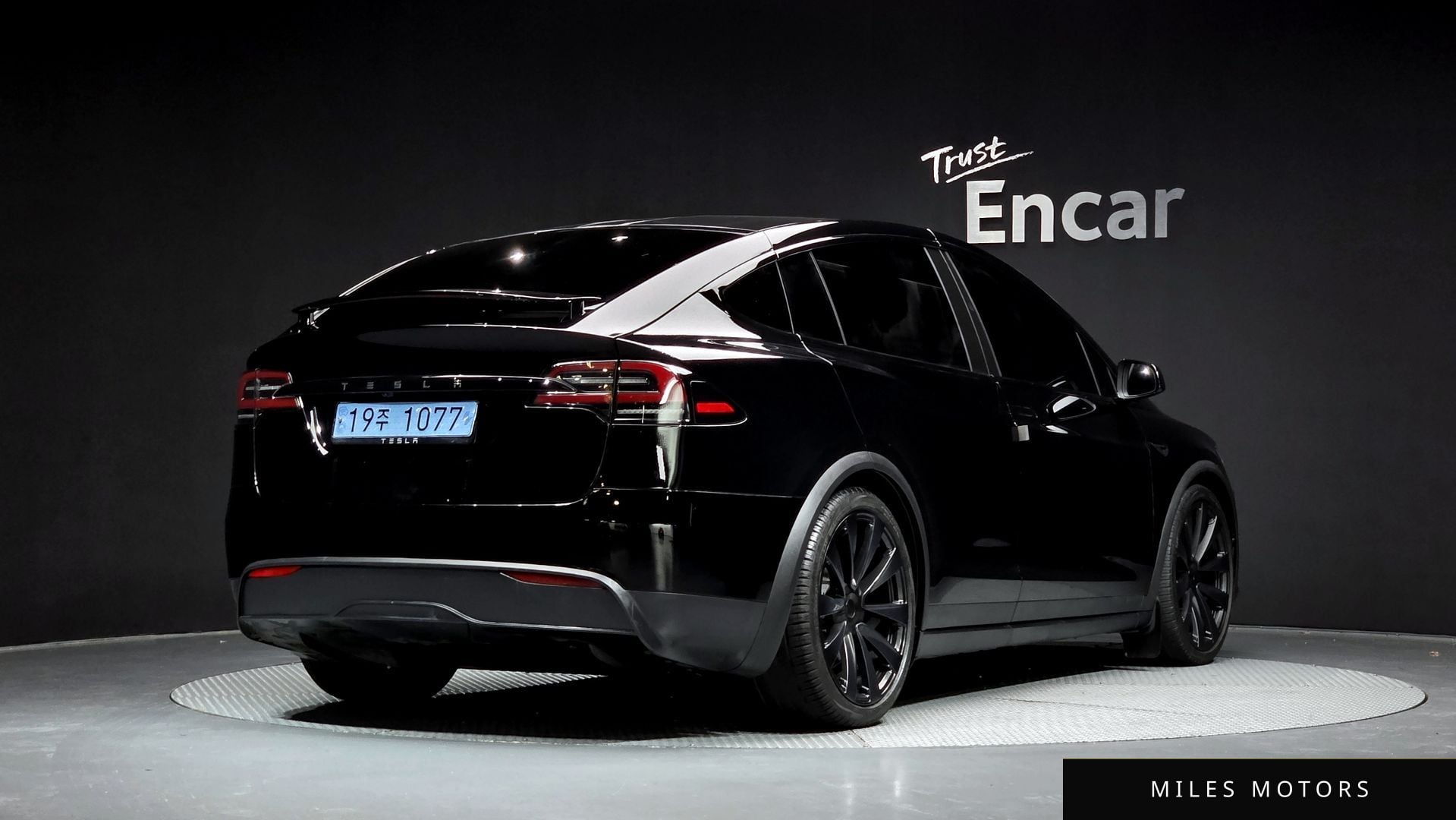 Tesla Model X 2023 — миниатюра 2
