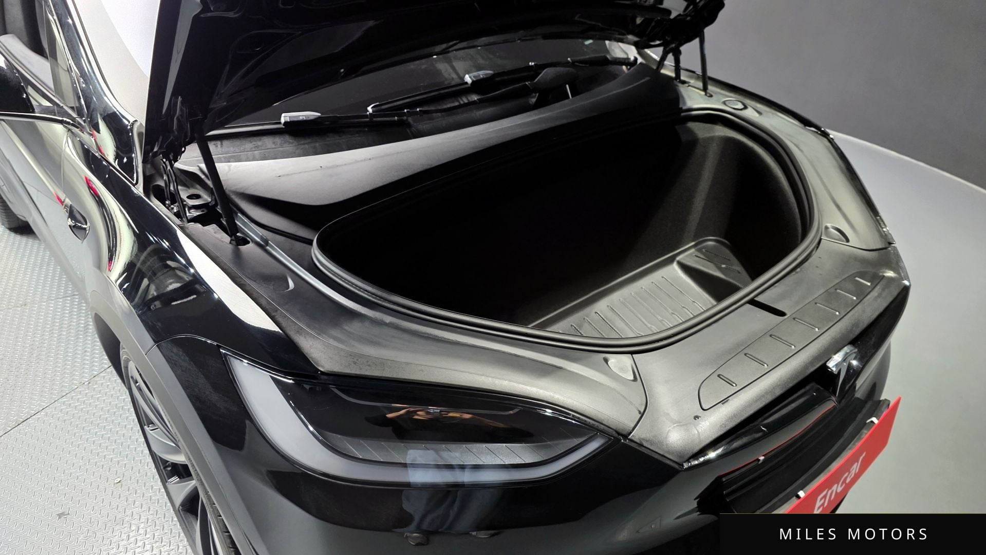 Tesla Model X 2023 — миниатюра 6