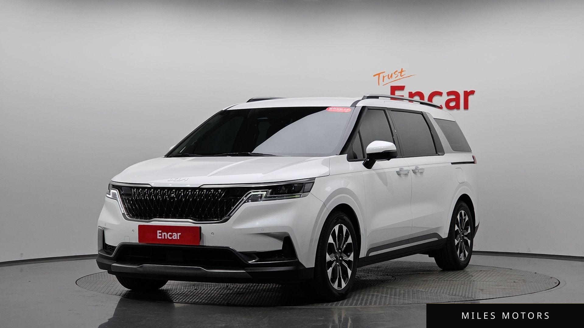 Kia Carnival 2022 — фото 1 из 12