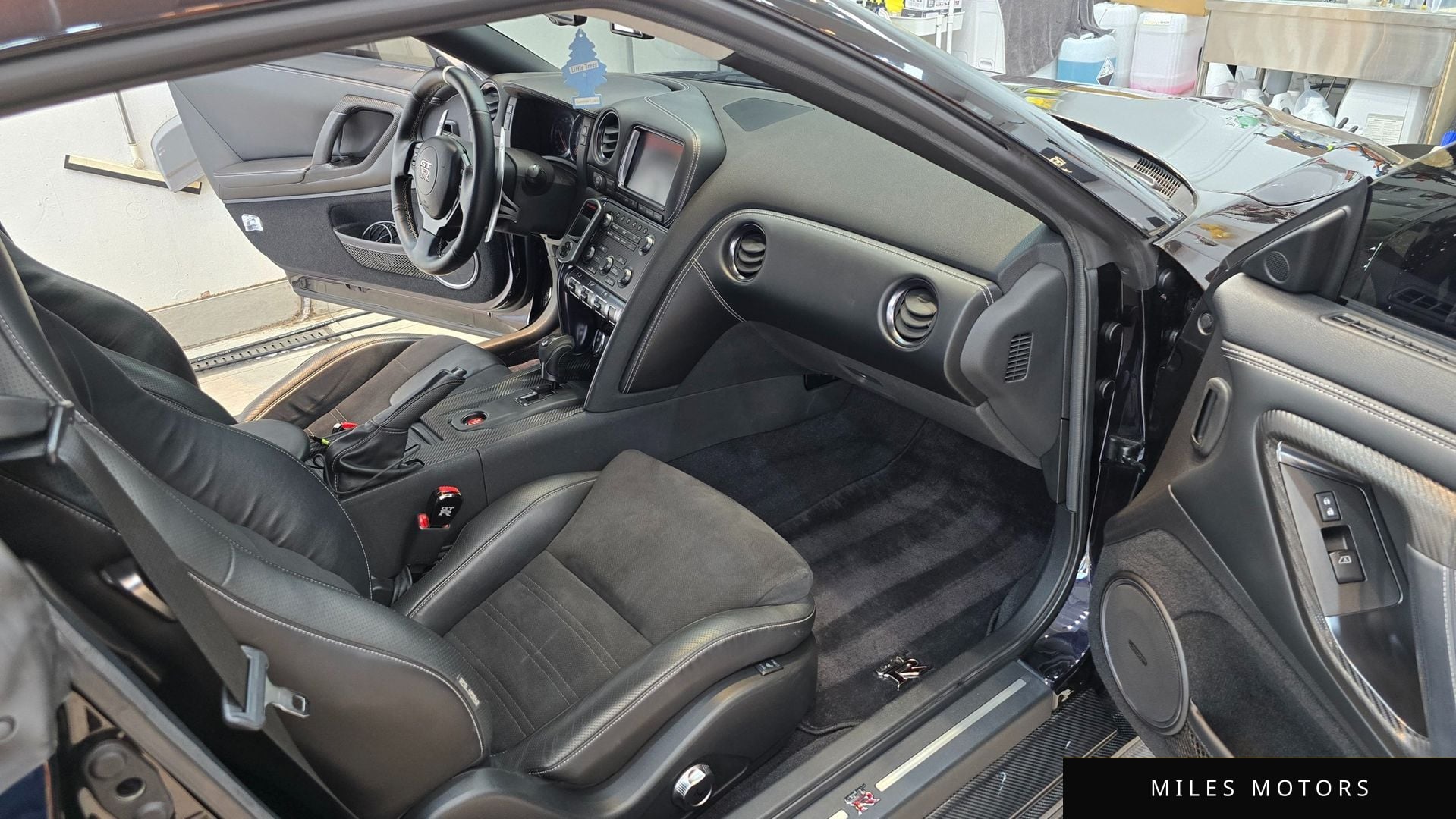 Nissan GT-R 2014 — миниатюра 10