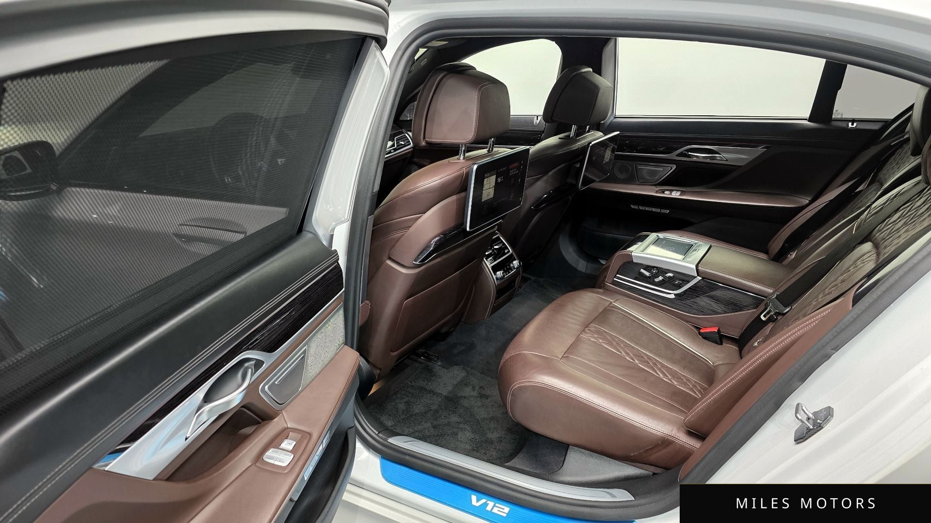 BMW 7 Series (G11) 2018 — миниатюра 12