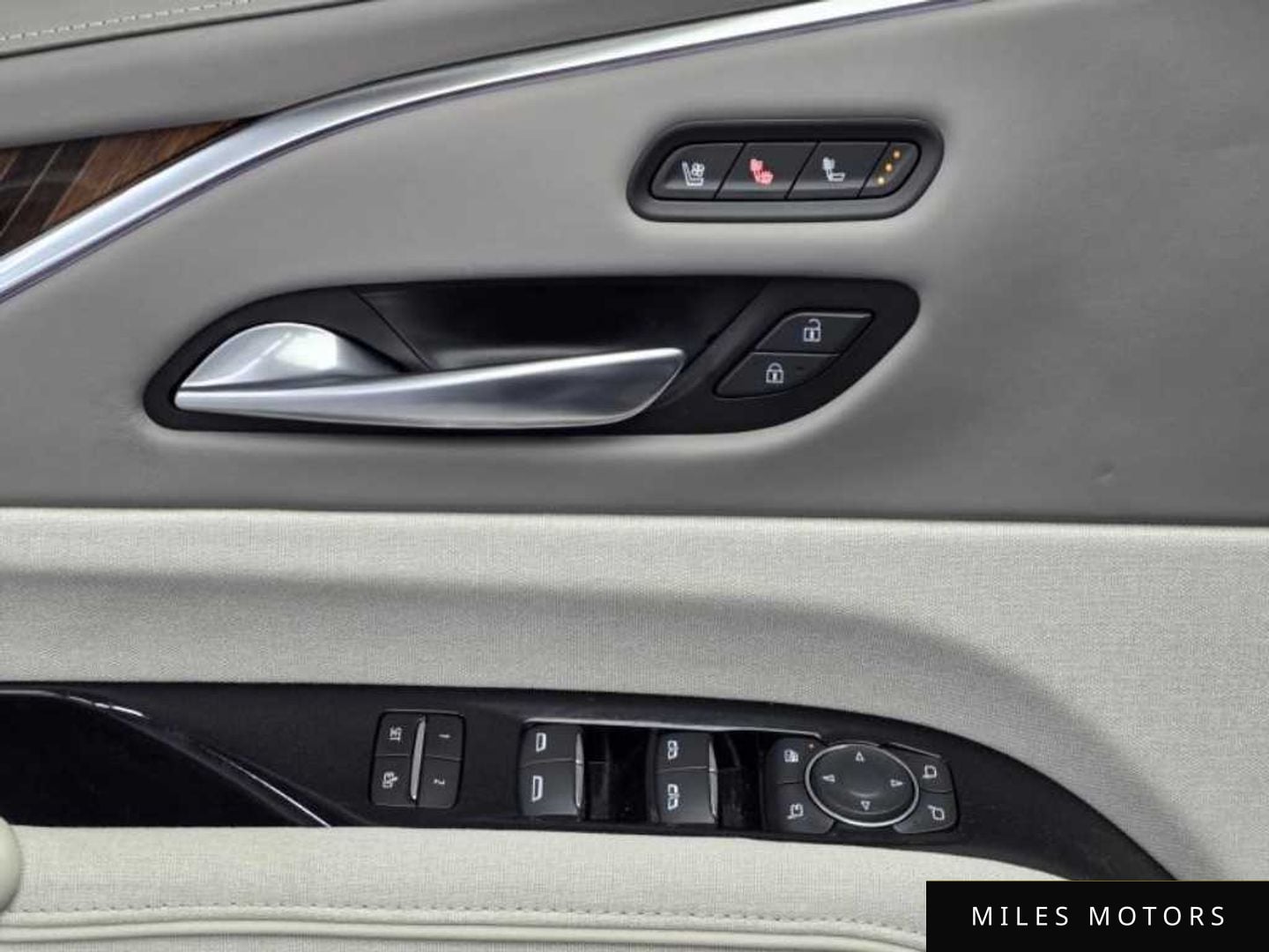Cadillac Escalade 2023 — миниатюра 5