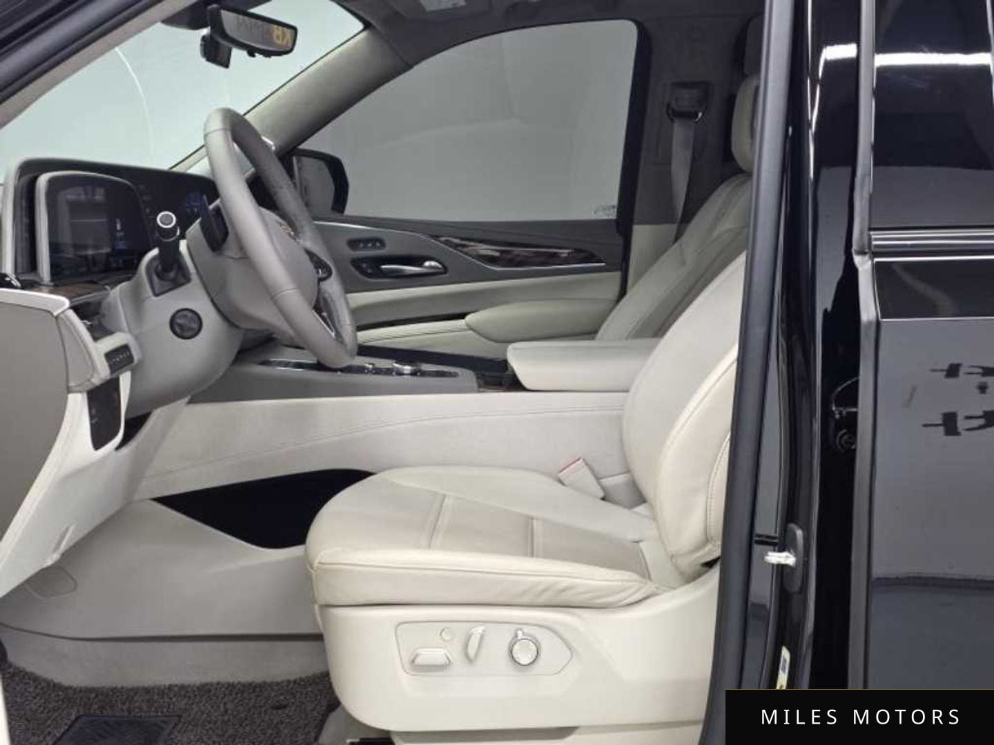 Cadillac Escalade 2023 — миниатюра 6