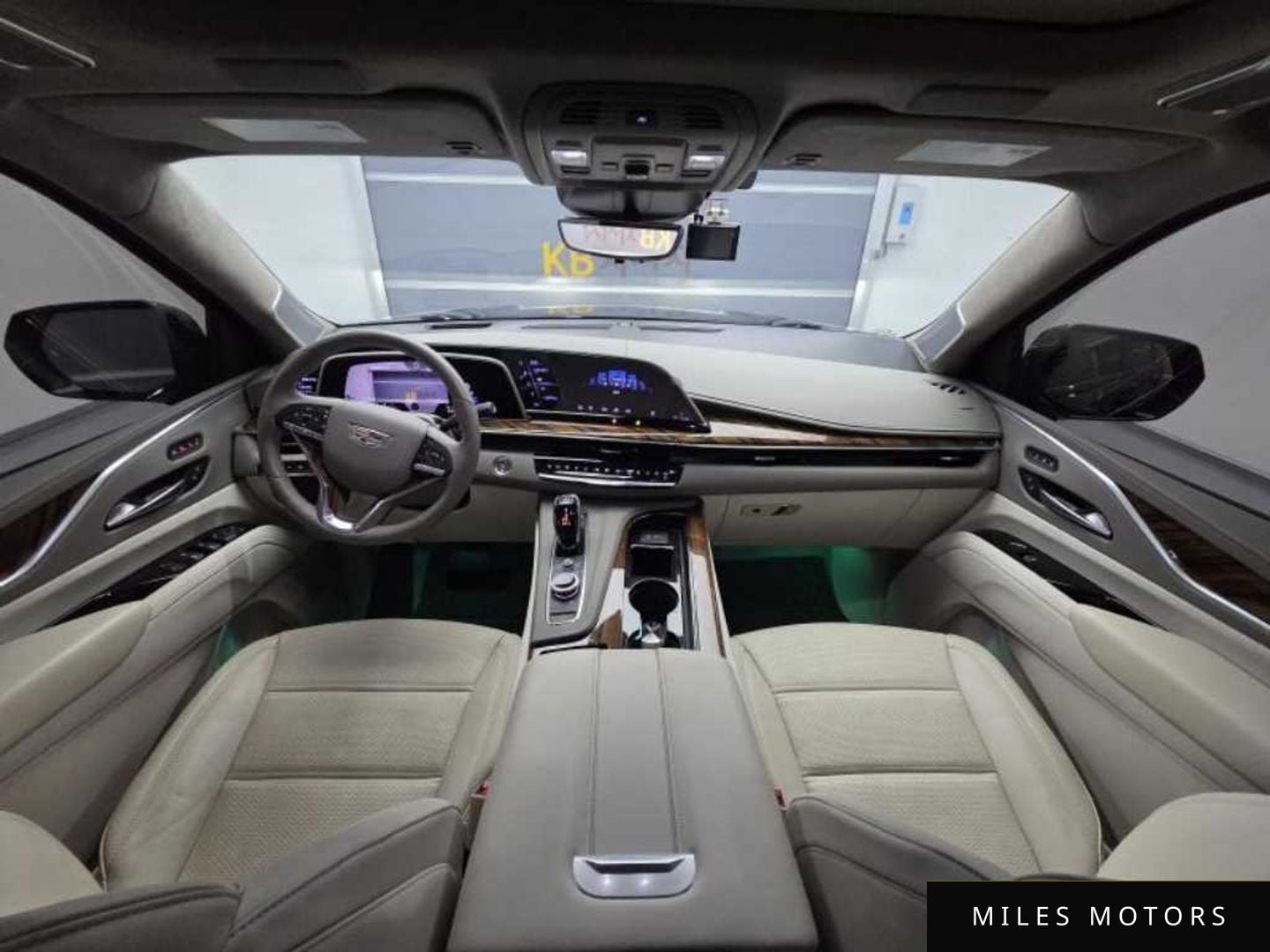 Cadillac Escalade 2023 — миниатюра 9