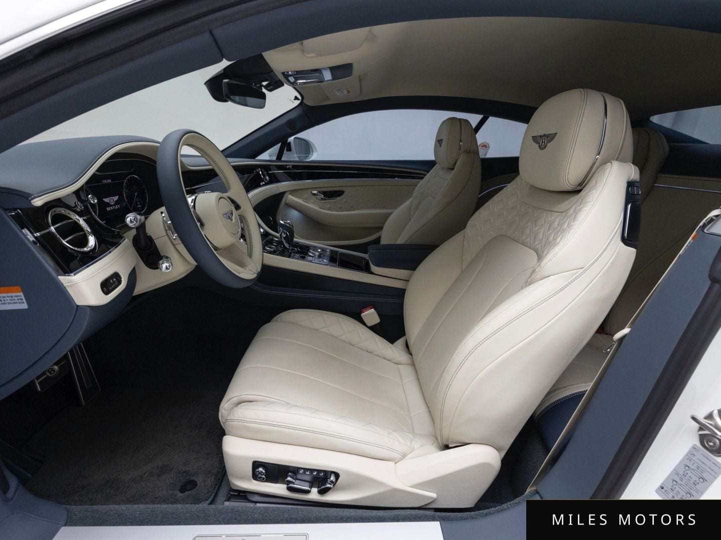 Bentley Continental GT 2023 — миниатюра 10