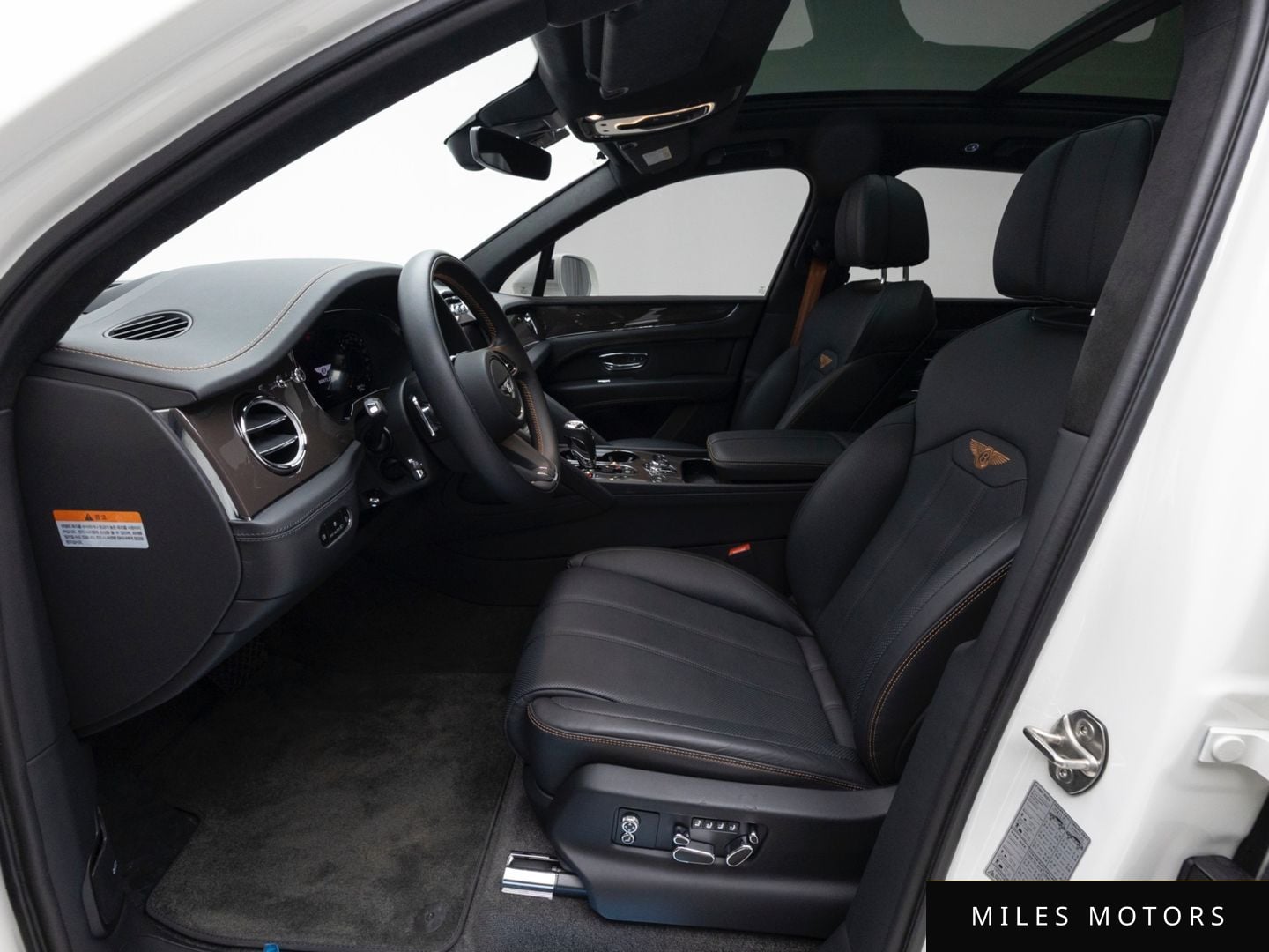 Bentley Bentayga 2025 — миниатюра 10