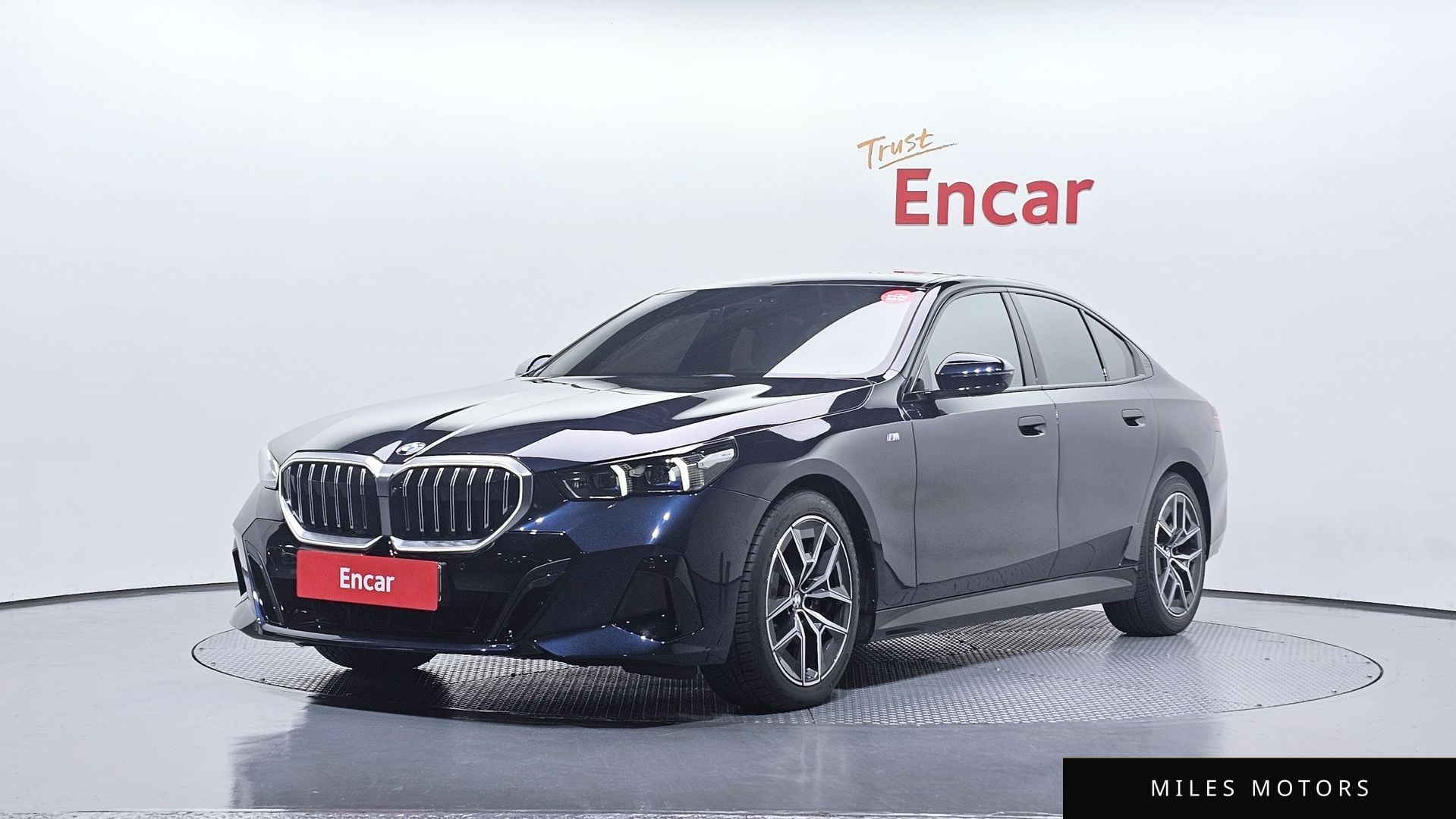 BMW 5 Series (G60) 2024 — фото 1 из 12