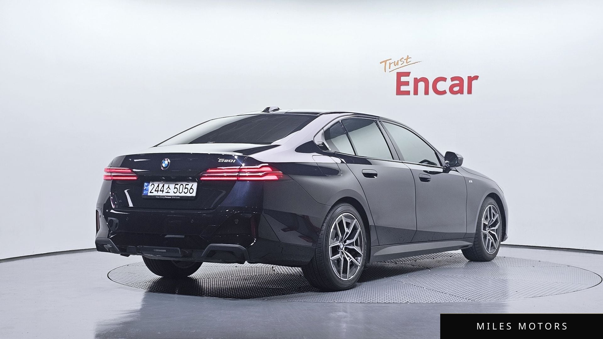 BMW 5 Series (G60) 2024 — миниатюра 2