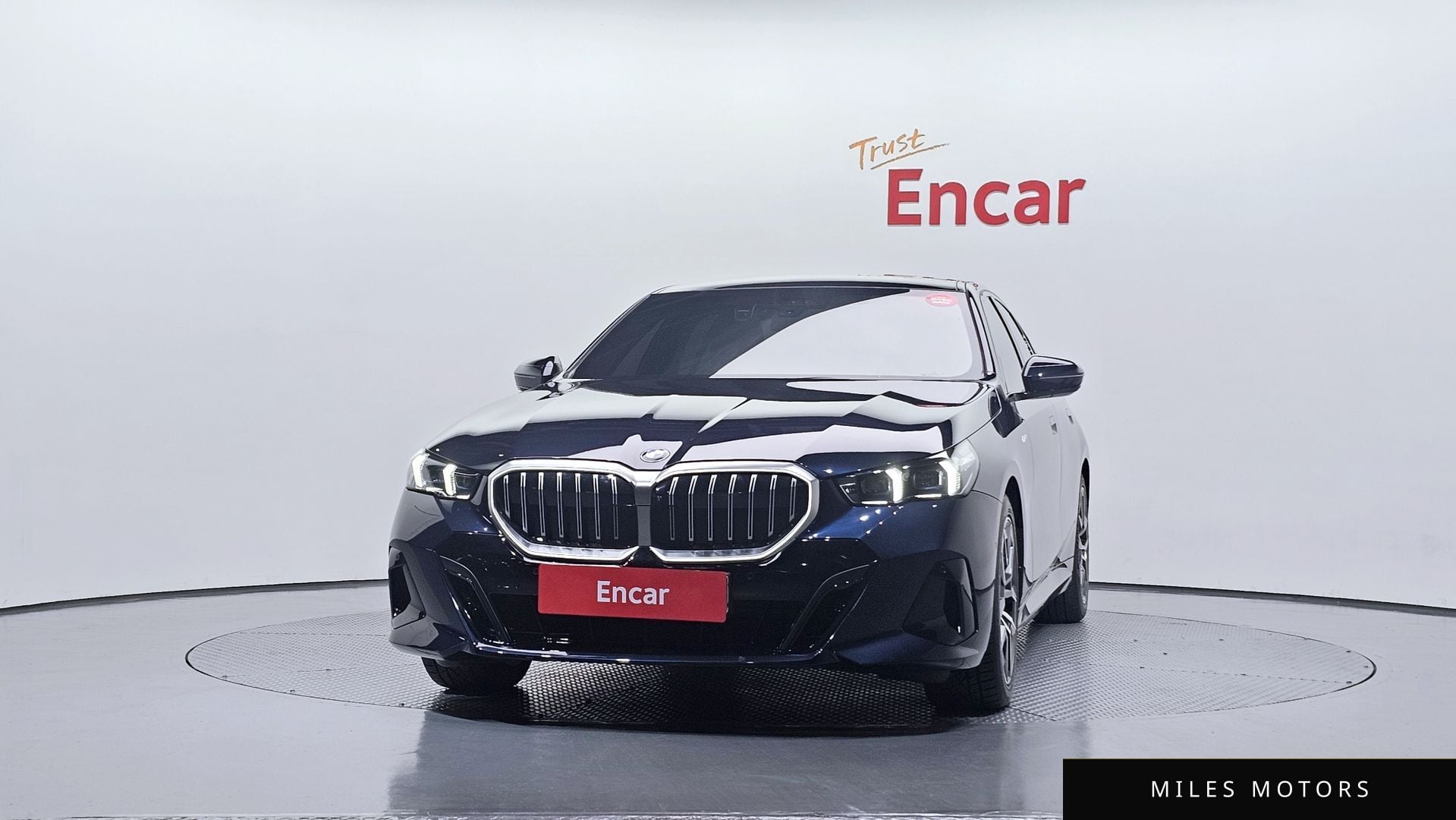 BMW 5 Series (G60) 2024 — миниатюра 3