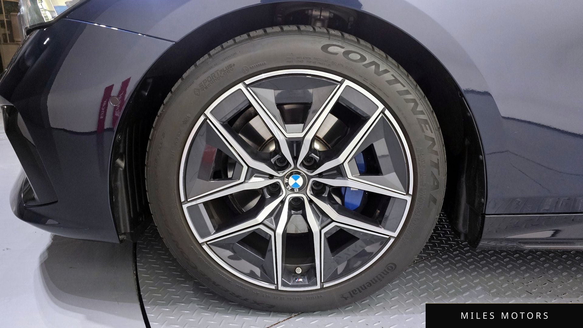 BMW 5 Series (G60) 2024 — миниатюра 5