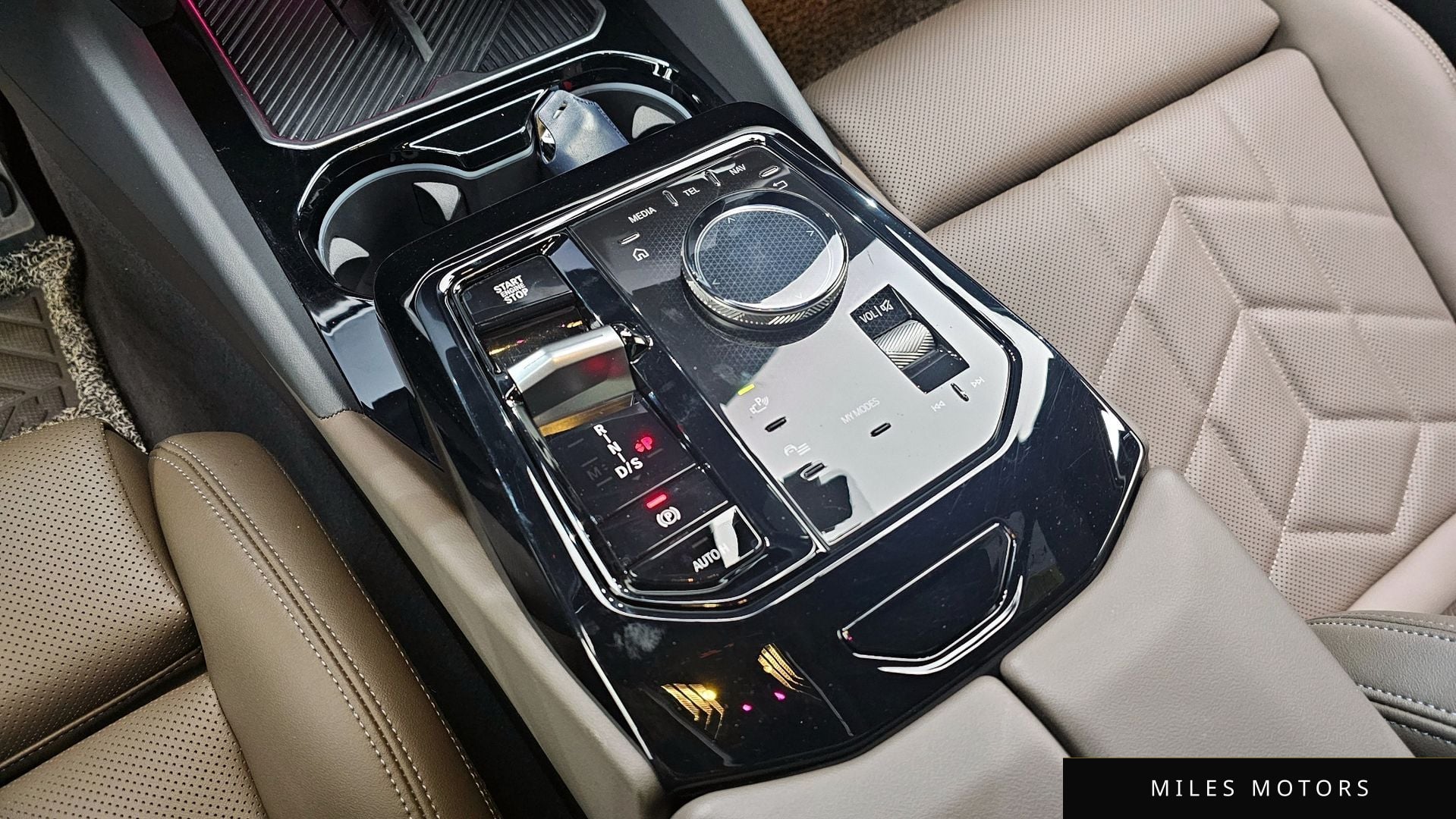 BMW 5 Series (G60) 2024 — миниатюра 9