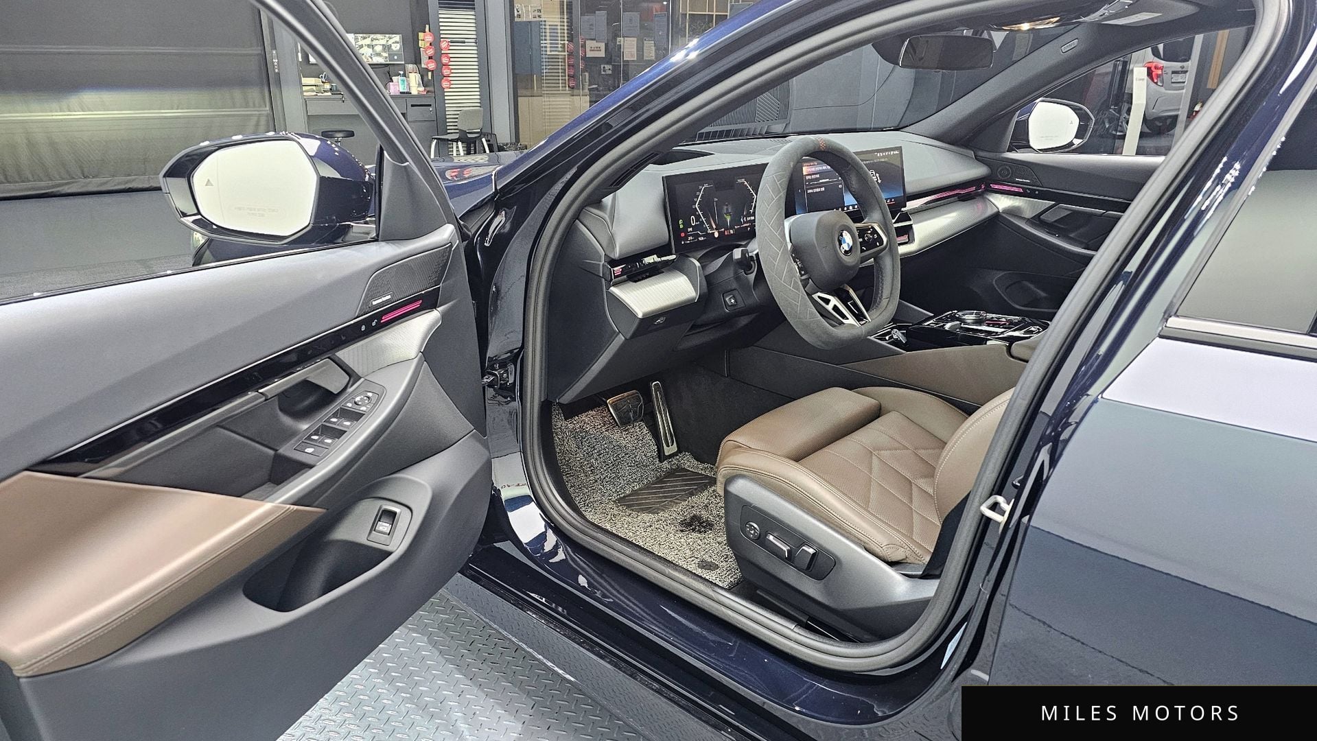 BMW 5 Series (G60) 2024 — миниатюра 11