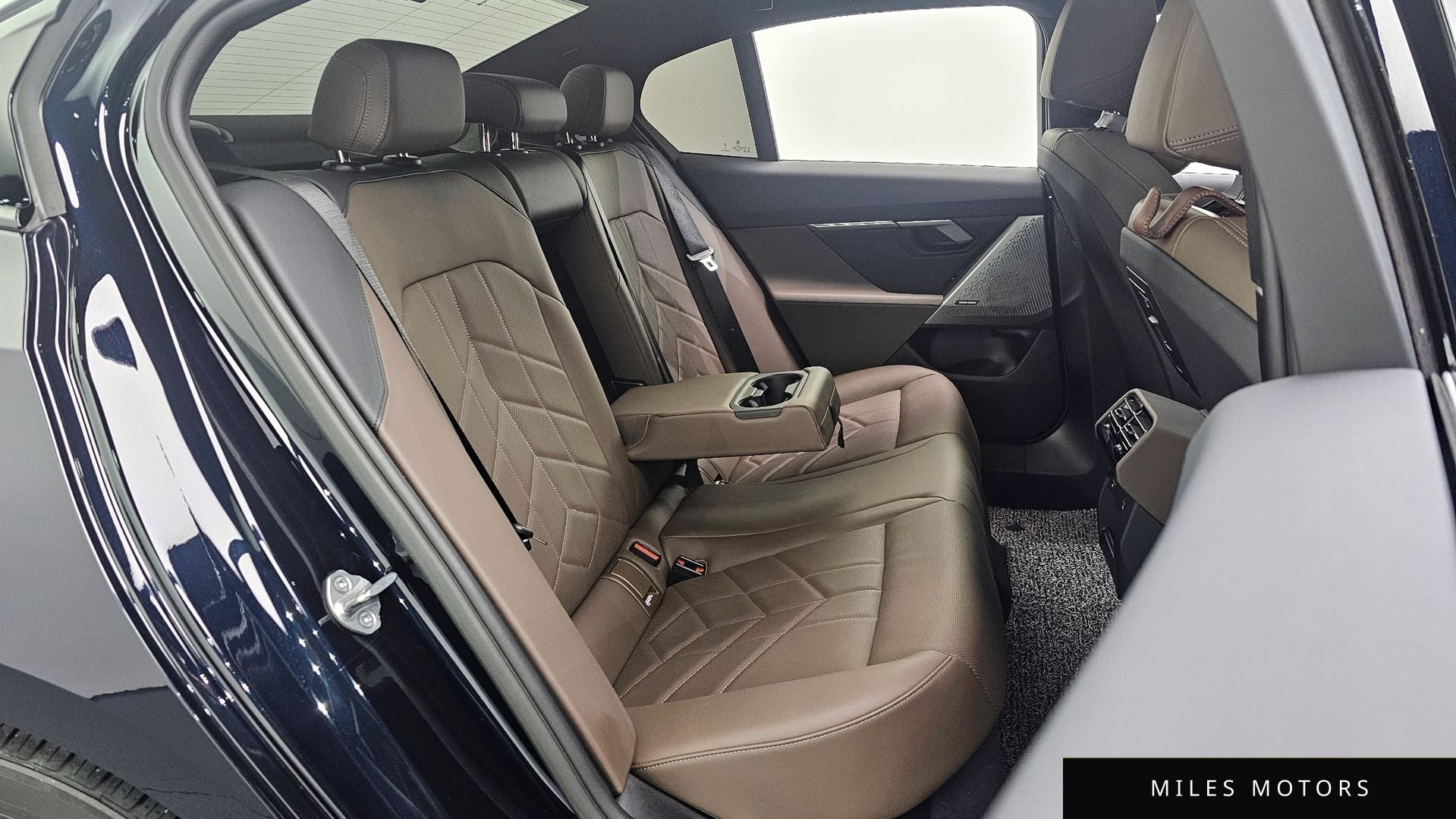 BMW 5 Series (G60) 2024 — миниатюра 12