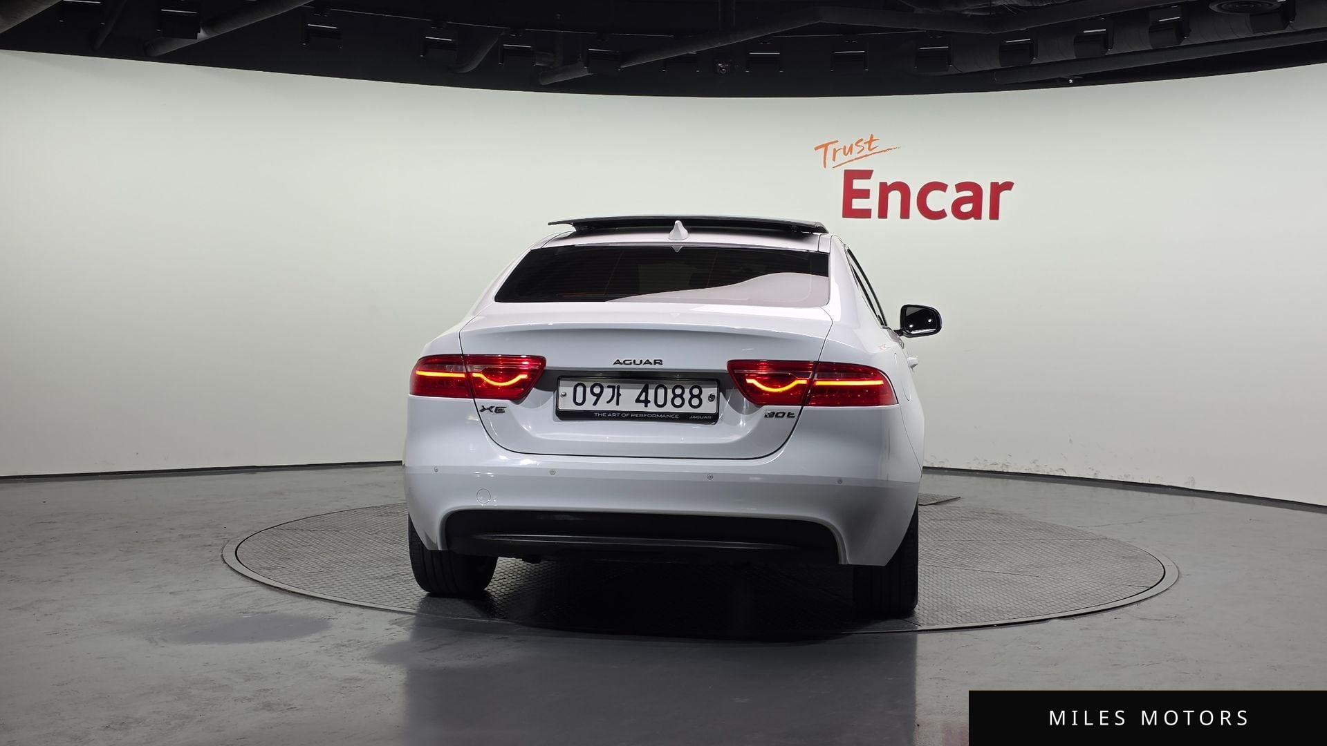 Jaguar XE 2017 — миниатюра 4