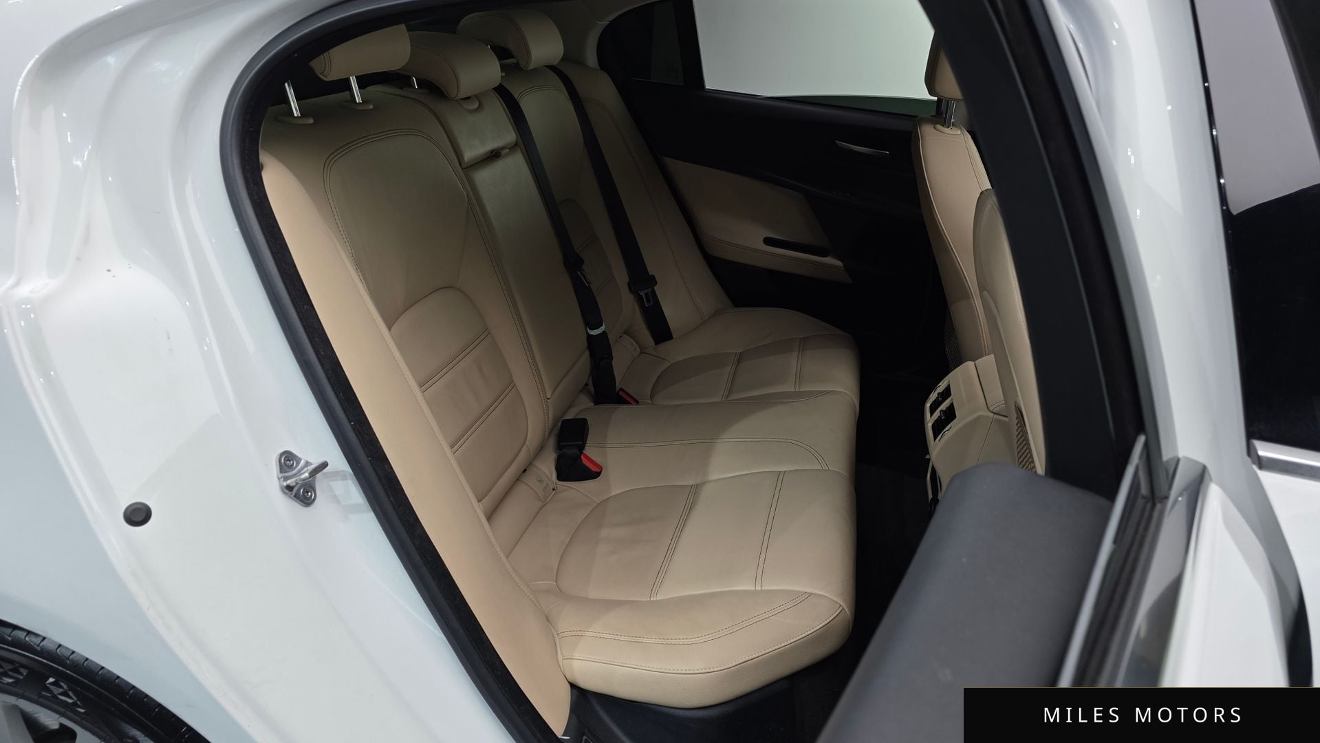 Jaguar XE 2017 — миниатюра 12