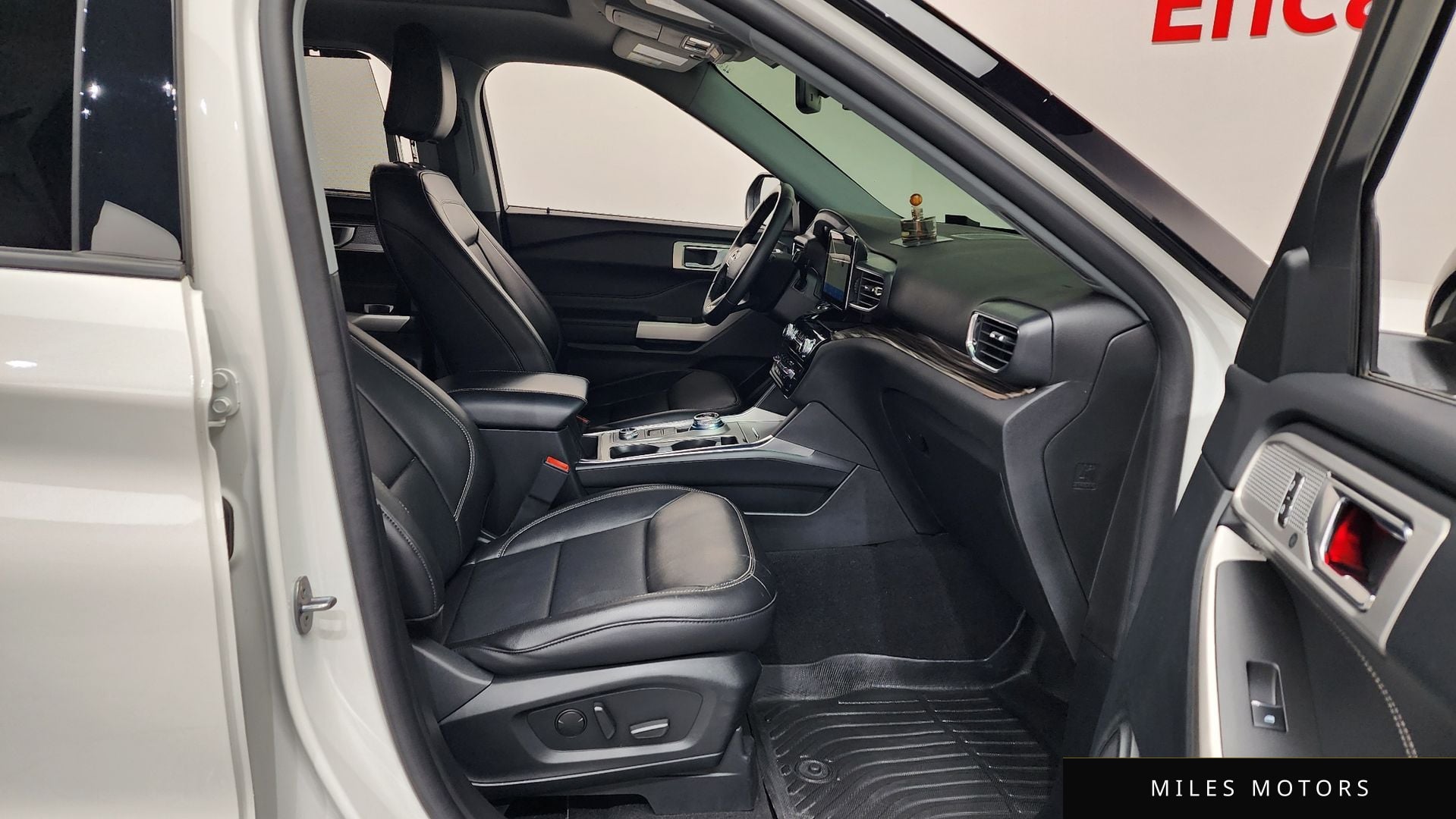 Ford Explorer 2023 — миниатюра 11