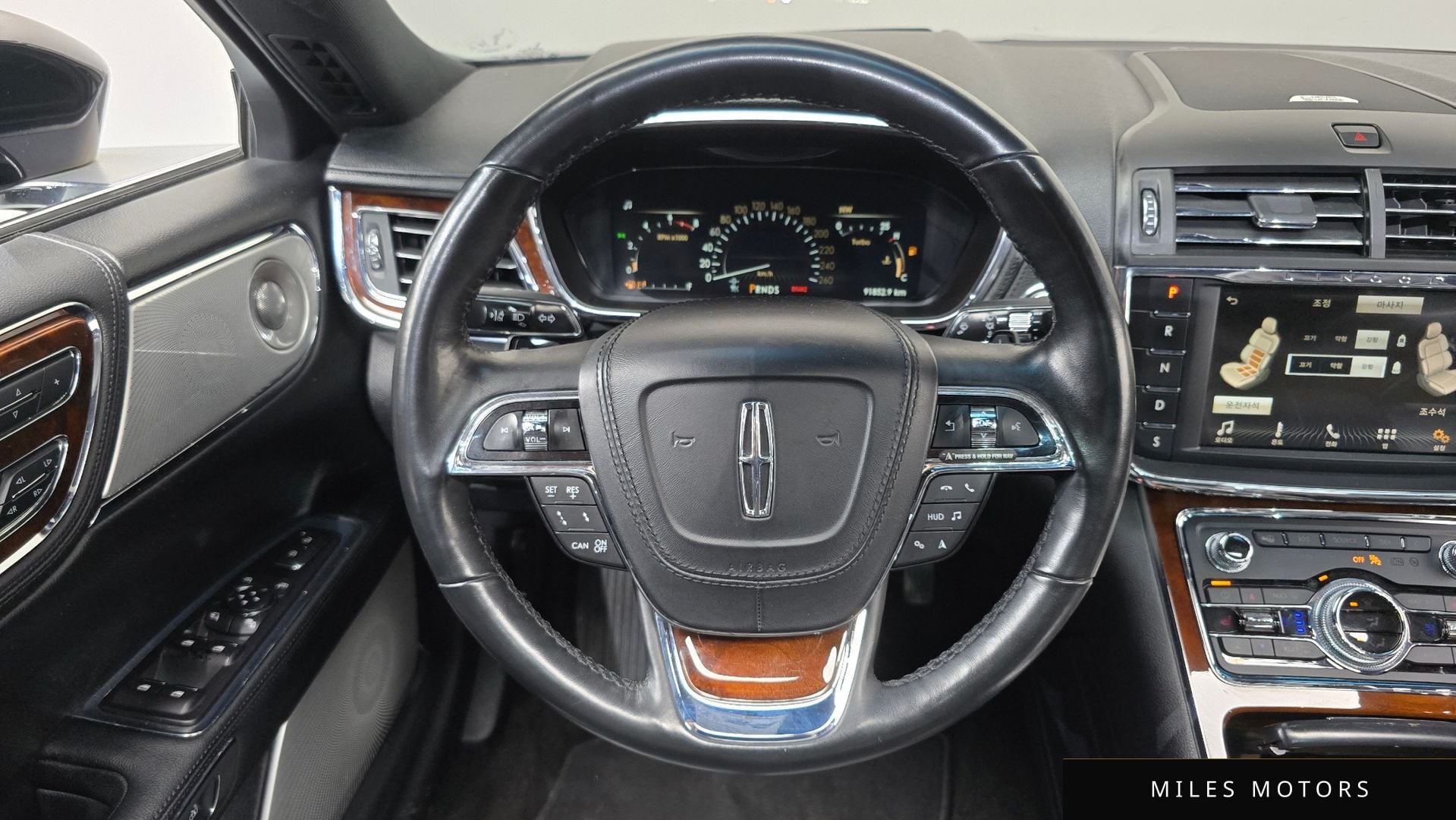 Lincoln Continental 2019 — миниатюра 10