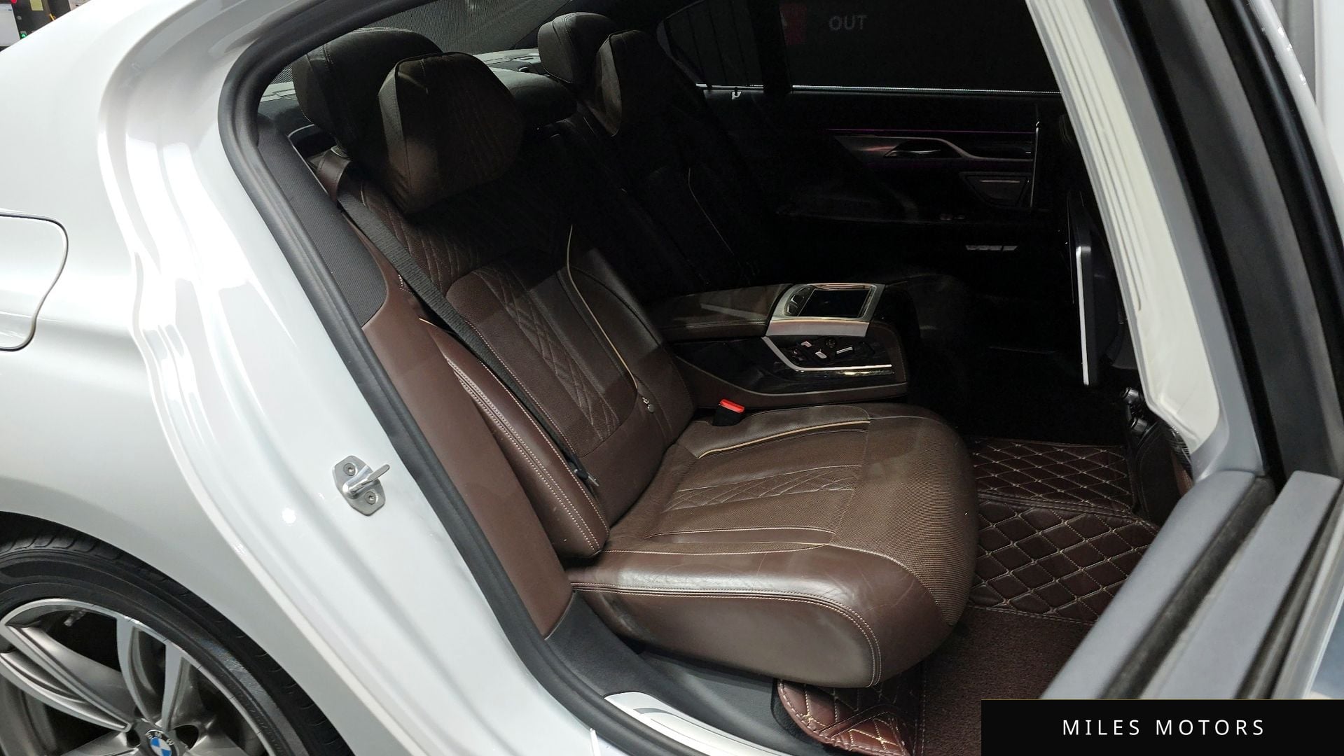 BMW 7 Series (G11) 2018 — миниатюра 12
