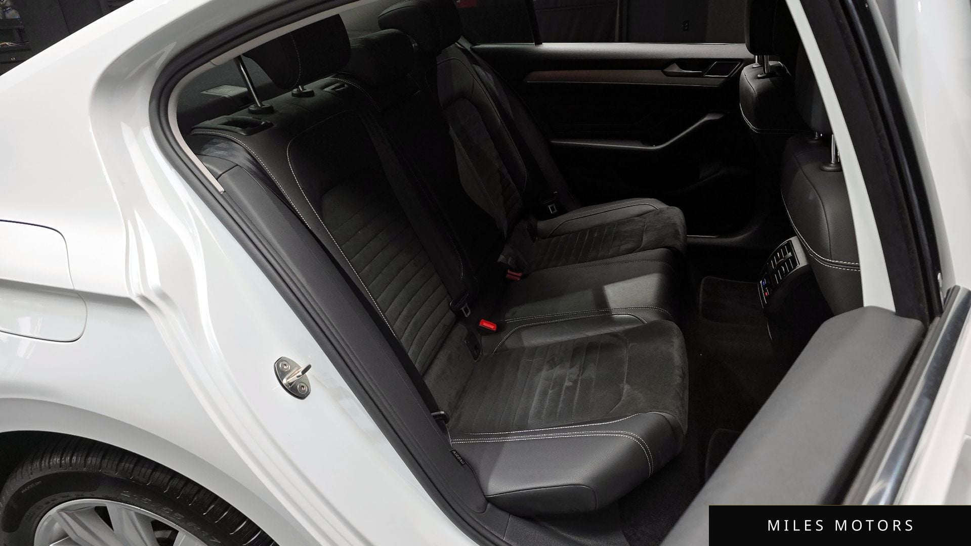 Volkswagen 파사트 GT(B8) 2021 — миниатюра 12