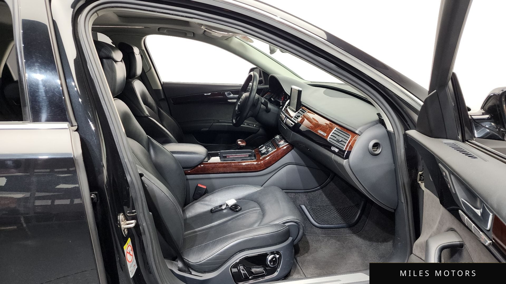 Audi A8 2011 — миниатюра 11