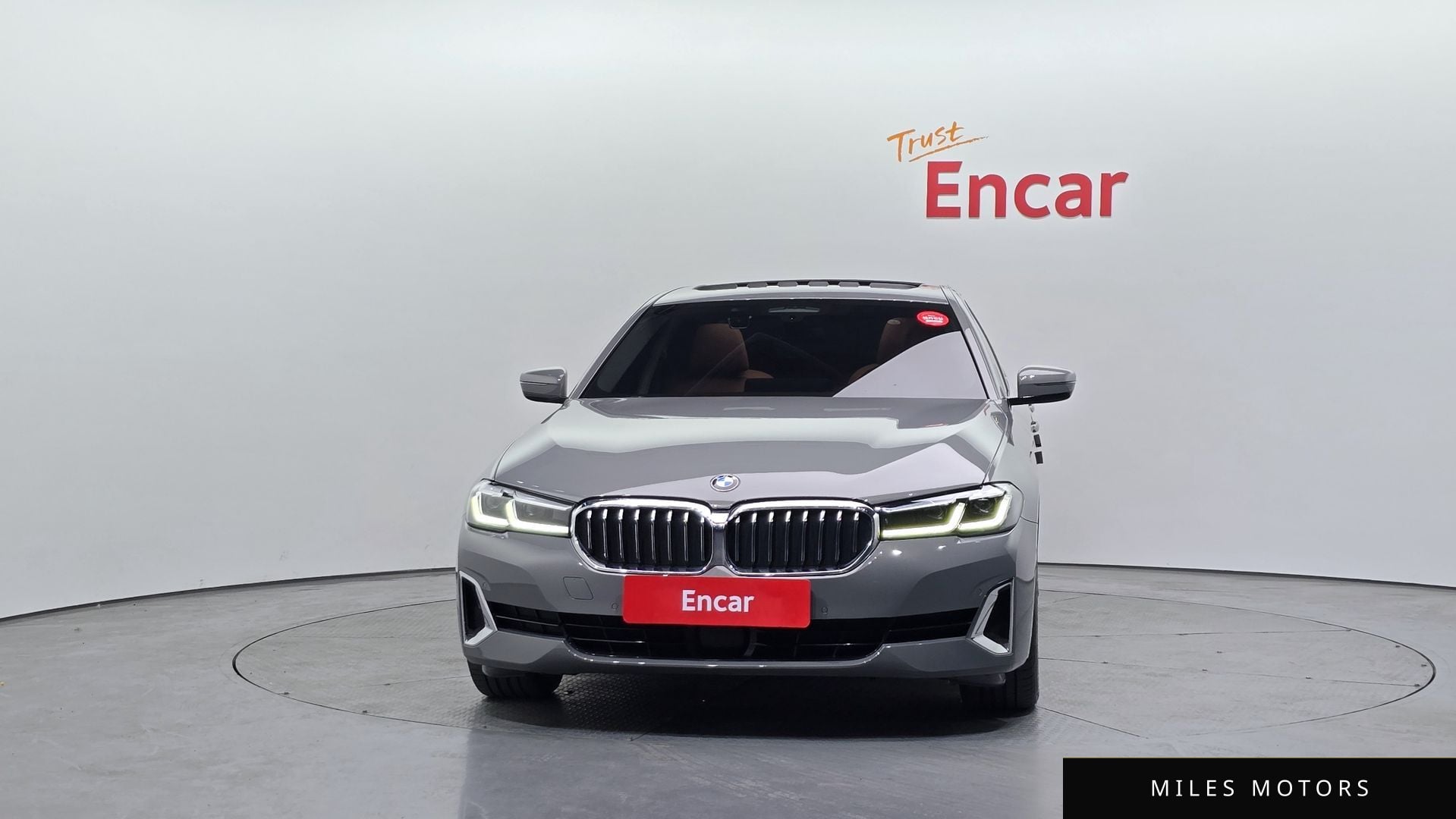BMW 5 Series (G30) 2022 — миниатюра 3