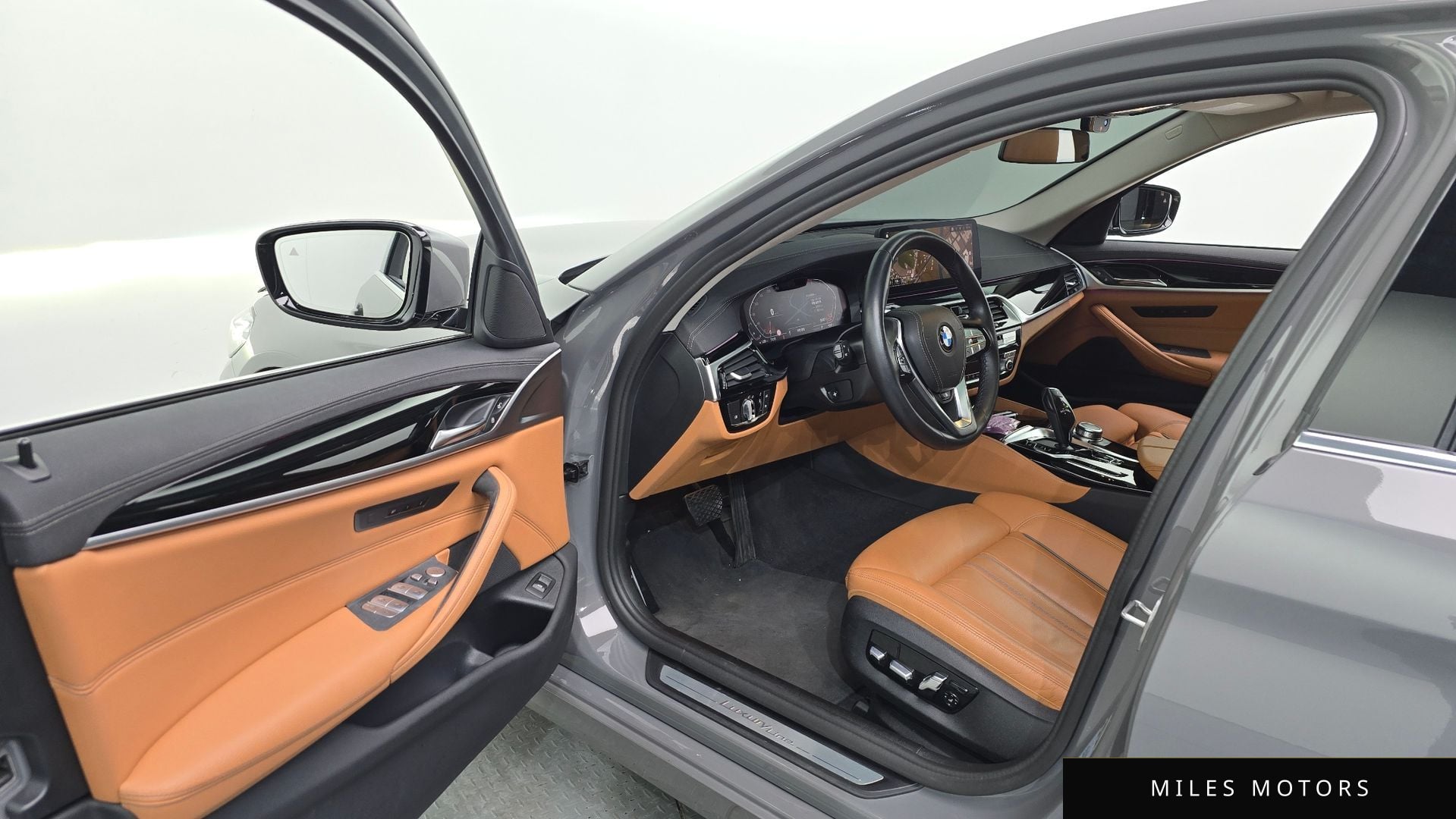 BMW 5 Series (G30) 2022 — миниатюра 10