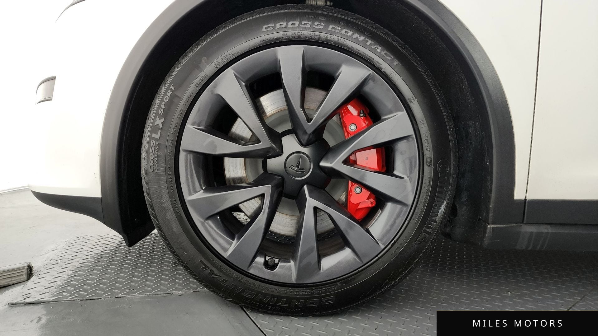 Tesla 모델 X 2023 — миниатюра 5