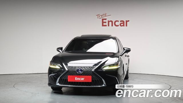 Лексус ES300h 2019 — миниатюра 2