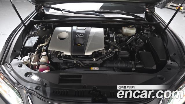 Лексус ES300h 2019 — миниатюра 5