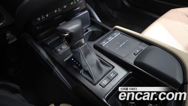 Лексус ES300h 2019 — миниатюра 8