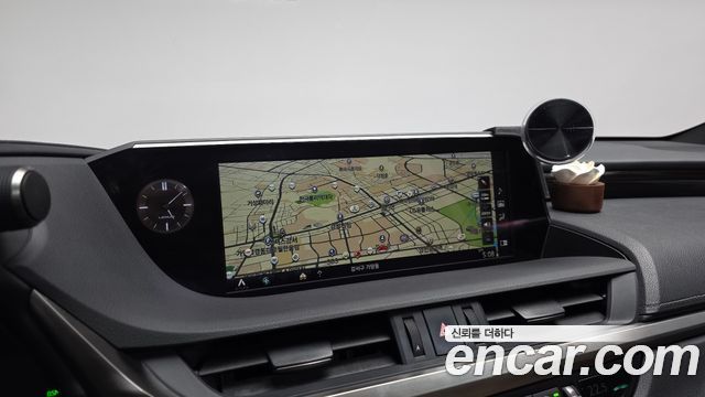 Лексус ES300h 2019 — миниатюра 15