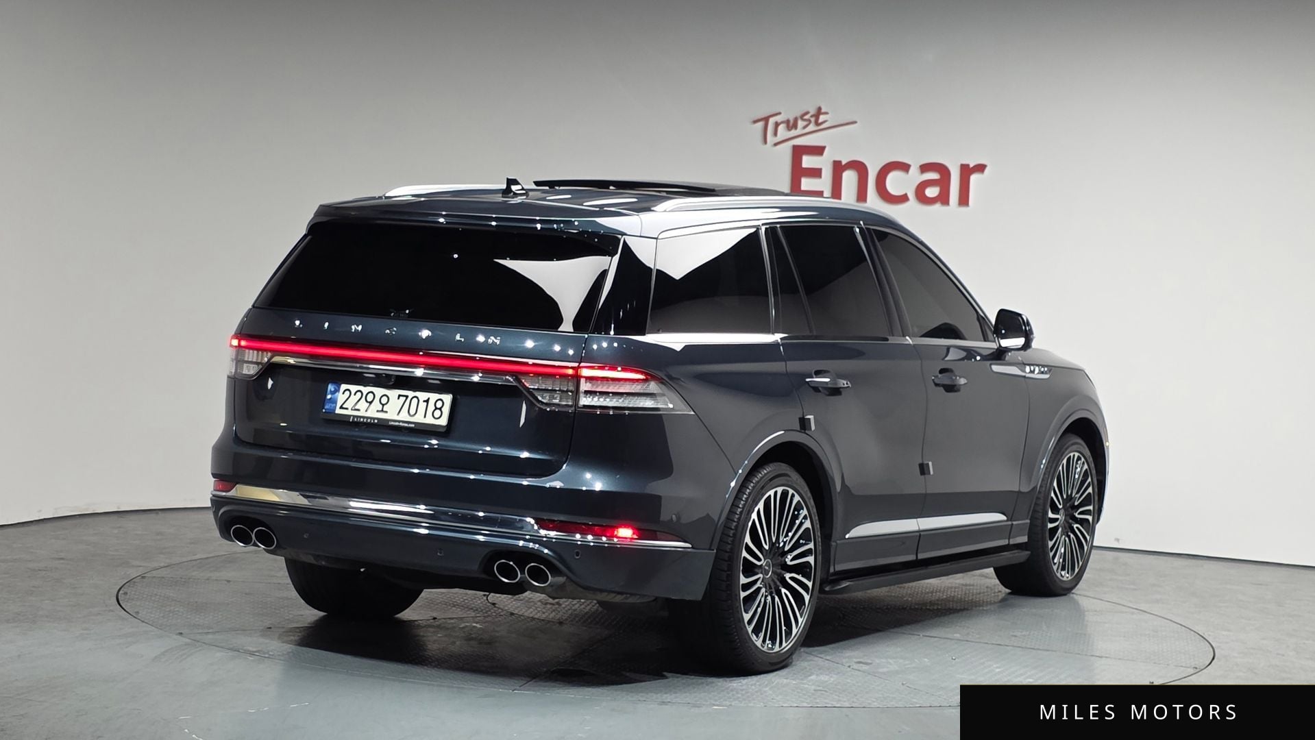 Lincoln Aviator 2023 — фото 1 из 12