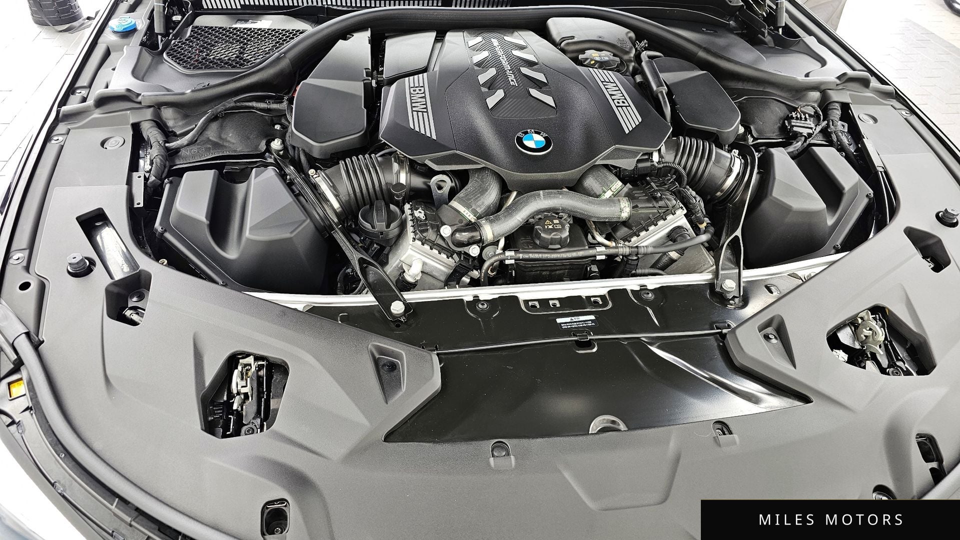 BMW 8시리즈 (G15) 2024 — миниатюра 5
