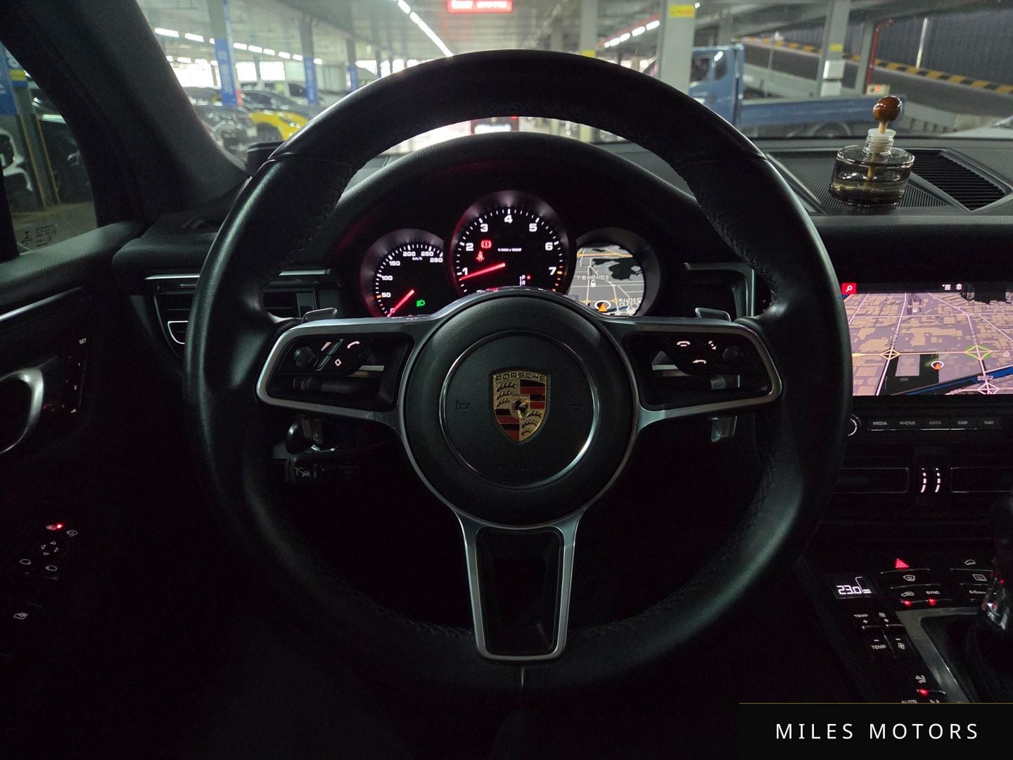 Porsche Macan 2019 — миниатюра 7