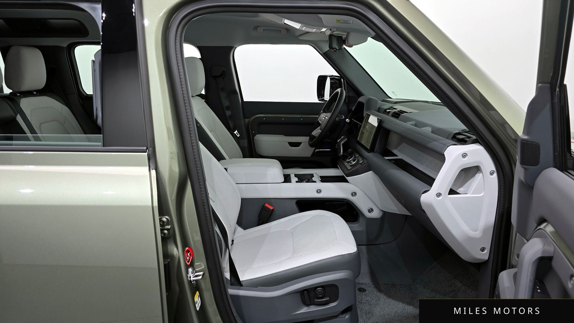 Land Rover 디펜더 (L663) 2025 — миниатюра 11