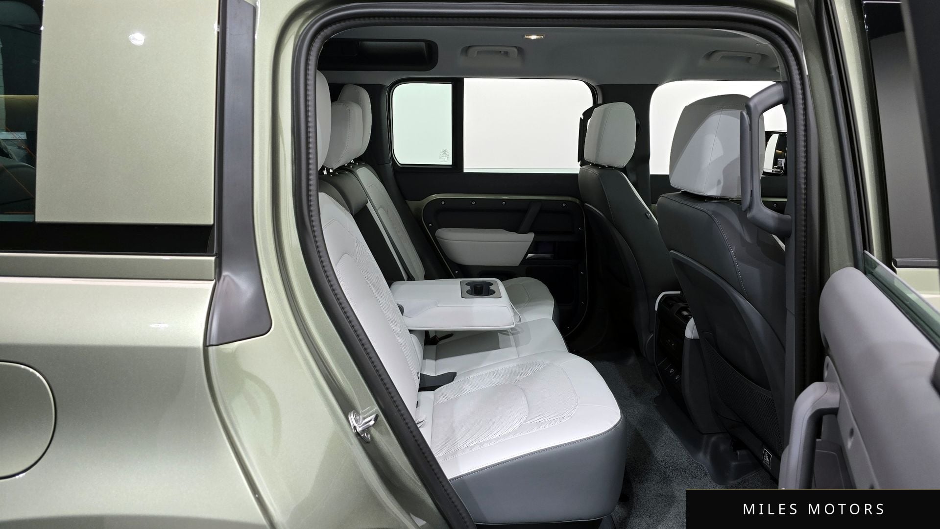 Land Rover 디펜더 (L663) 2025 — миниатюра 12