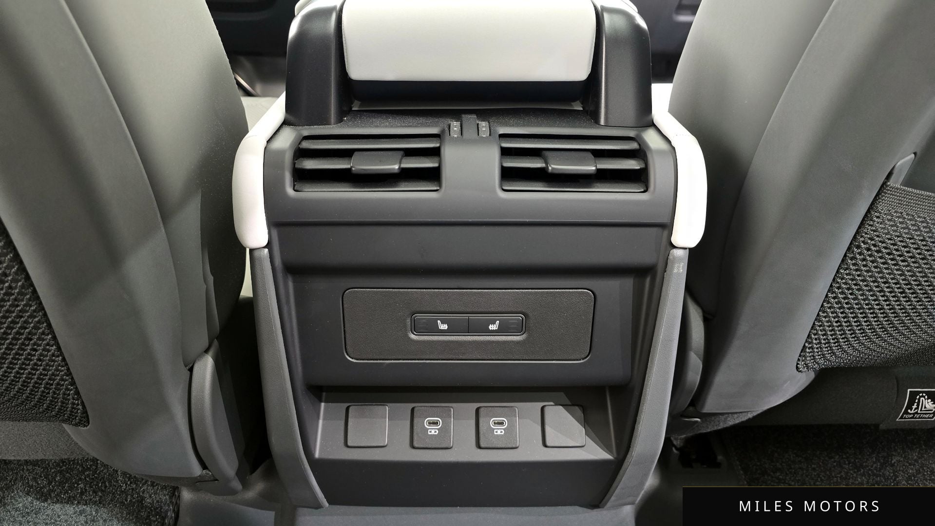 Land Rover 디펜더 (L663) 2025 — миниатюра 19
