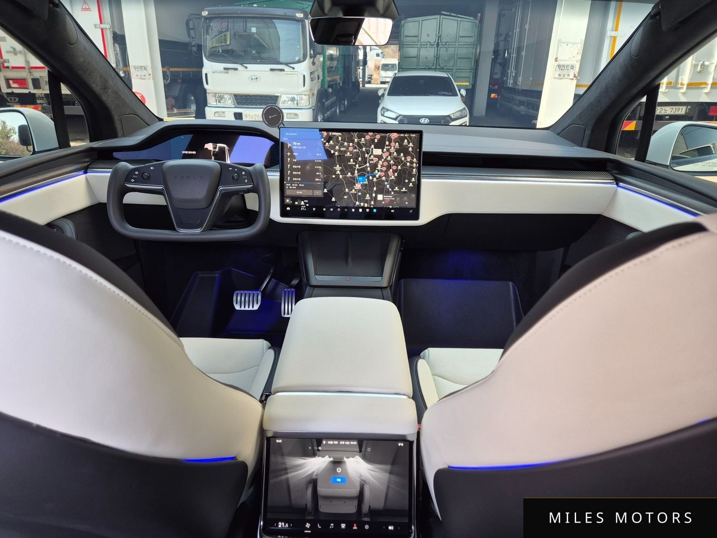 Tesla Model X 2023 — миниатюра 9