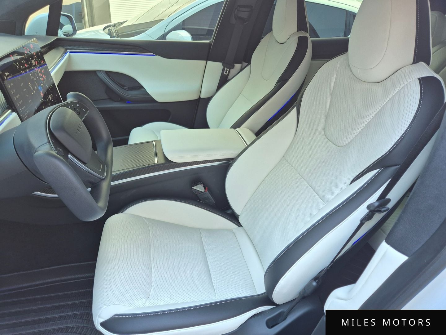Tesla Model X 2023 — миниатюра 12