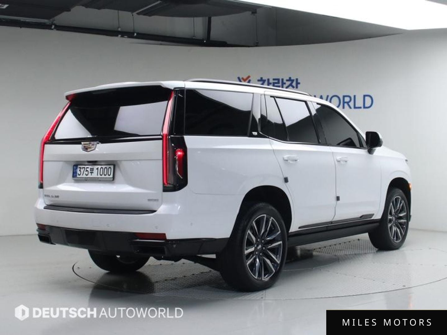 Cadillac Escalade 2023 — миниатюра 2