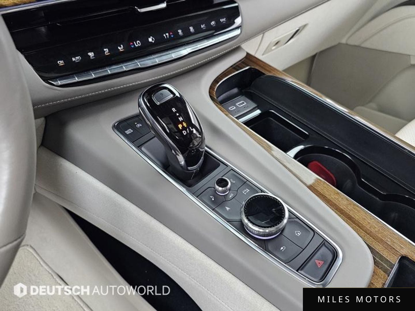 Cadillac Escalade 2023 — миниатюра 9