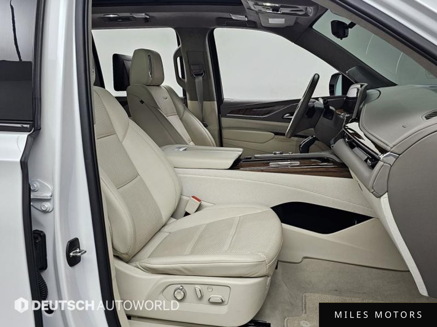 Cadillac Escalade 2023 — миниатюра 10