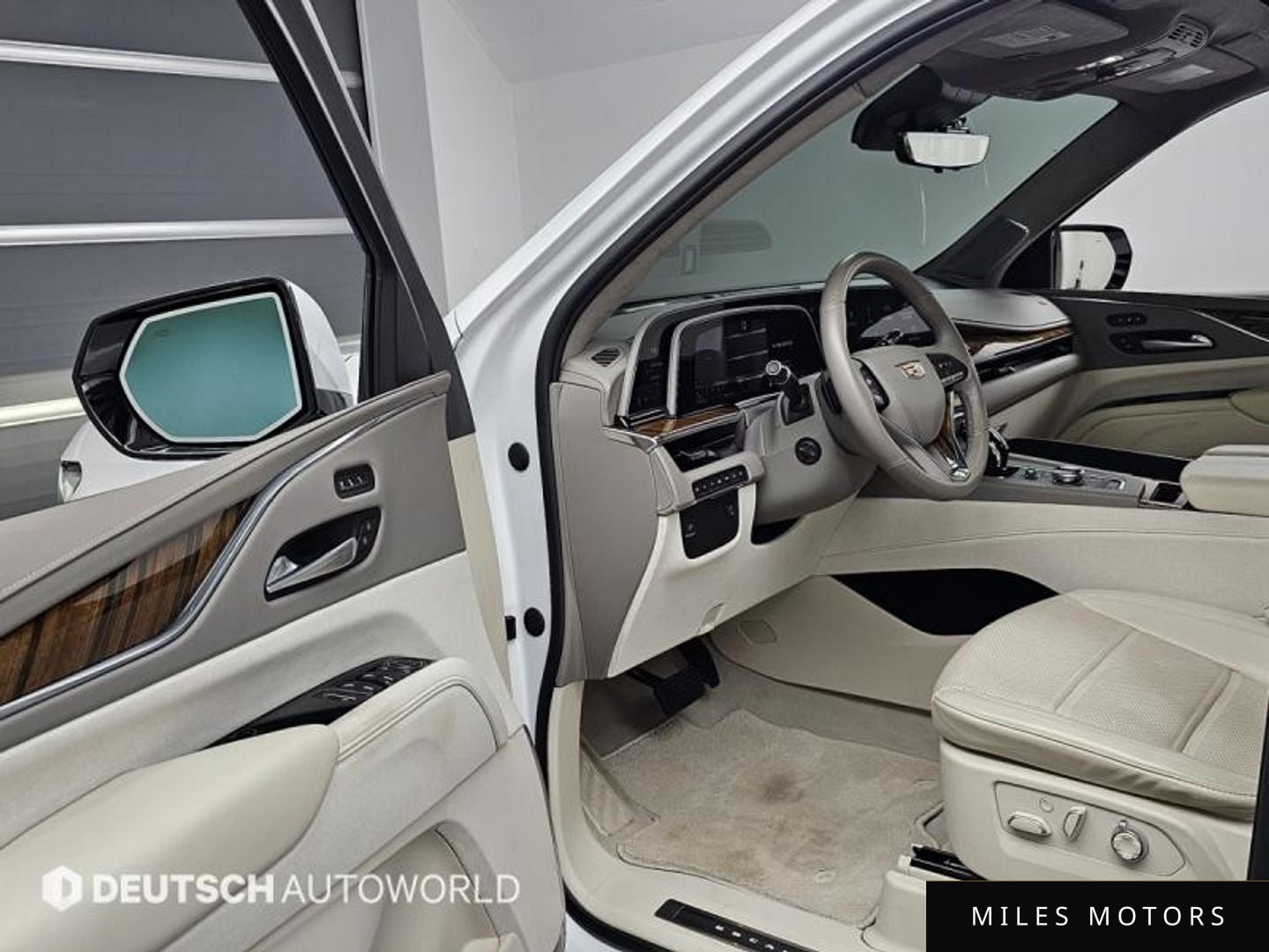 Cadillac Escalade 2023 — миниатюра 11
