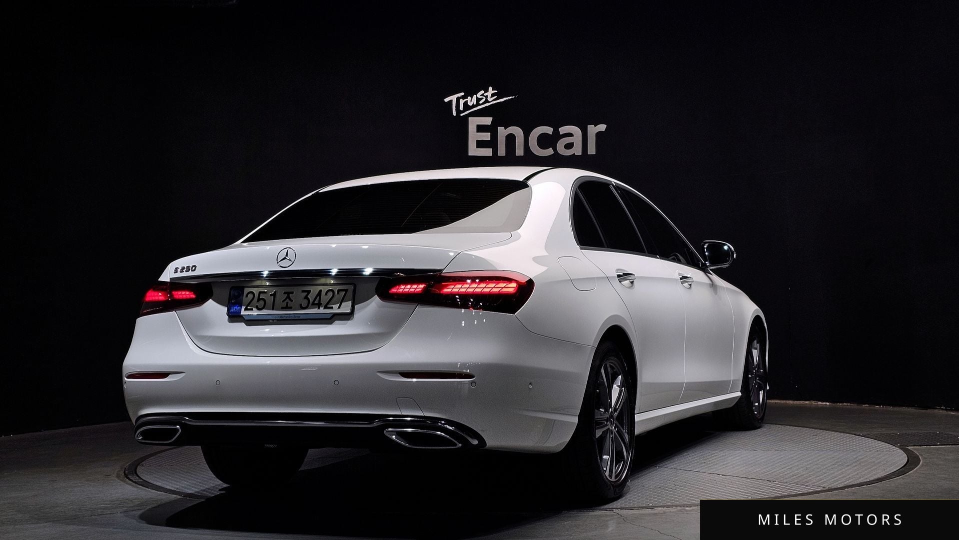 Mercedes-Benz E-Class W213 2023 — миниатюра 2